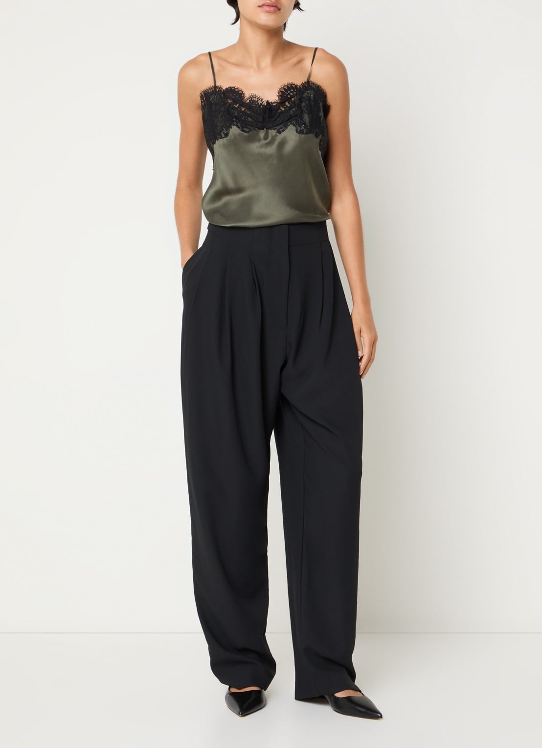 IRO Oakland high waist tapered fit pantalon met plooidetail - voorkant 2 zwart