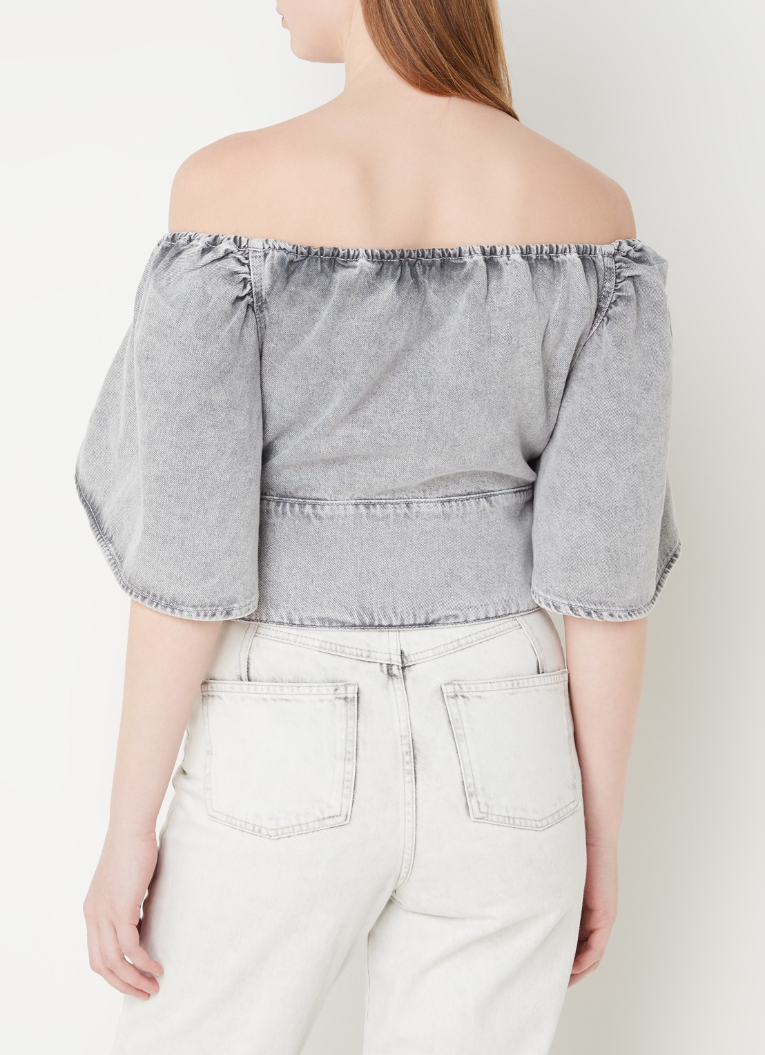 IRO Off shoulder top van denim met knoopdetail - achterkant grijsmele