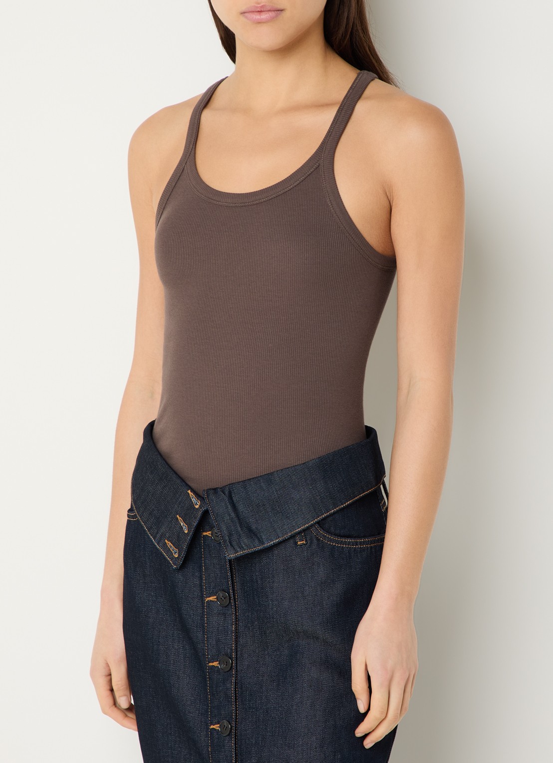 IRO Palisso top met ribstructuur - detail 4 bruin