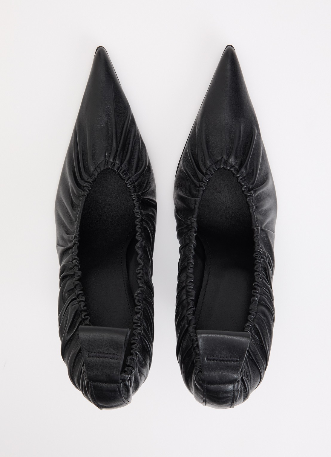 IRO Pump van geitenleer met plooidetail - detail 3 zwart
