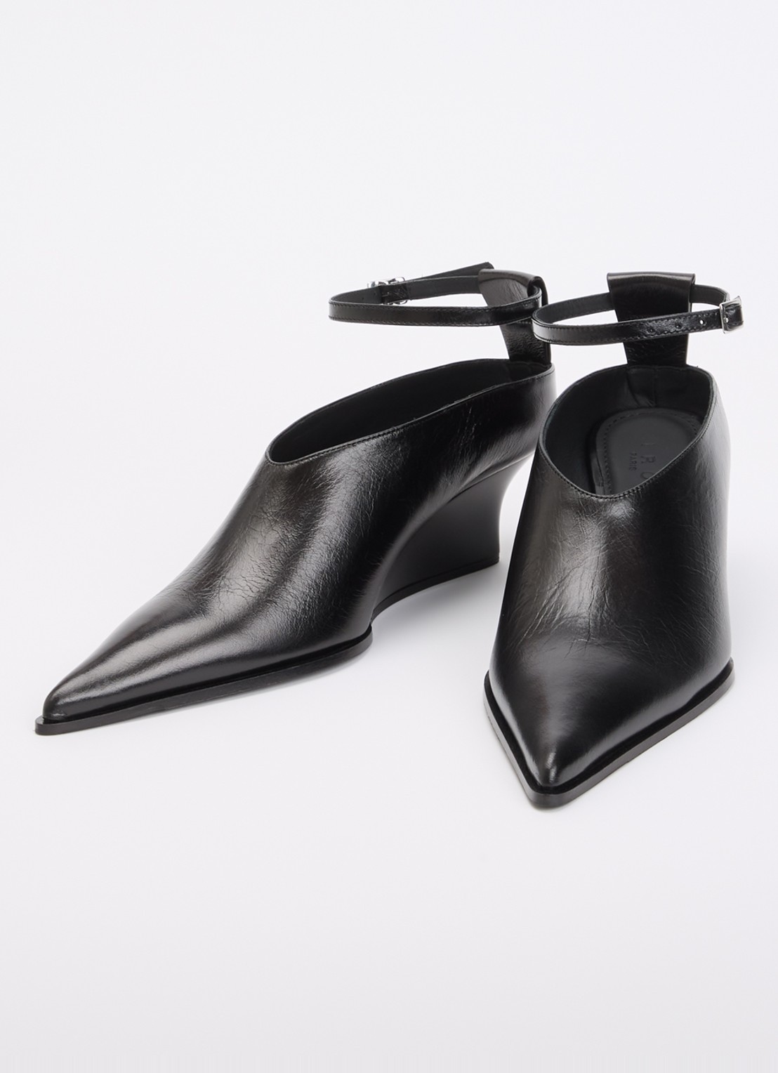 IRO Pump van leer - detail 3 zwart