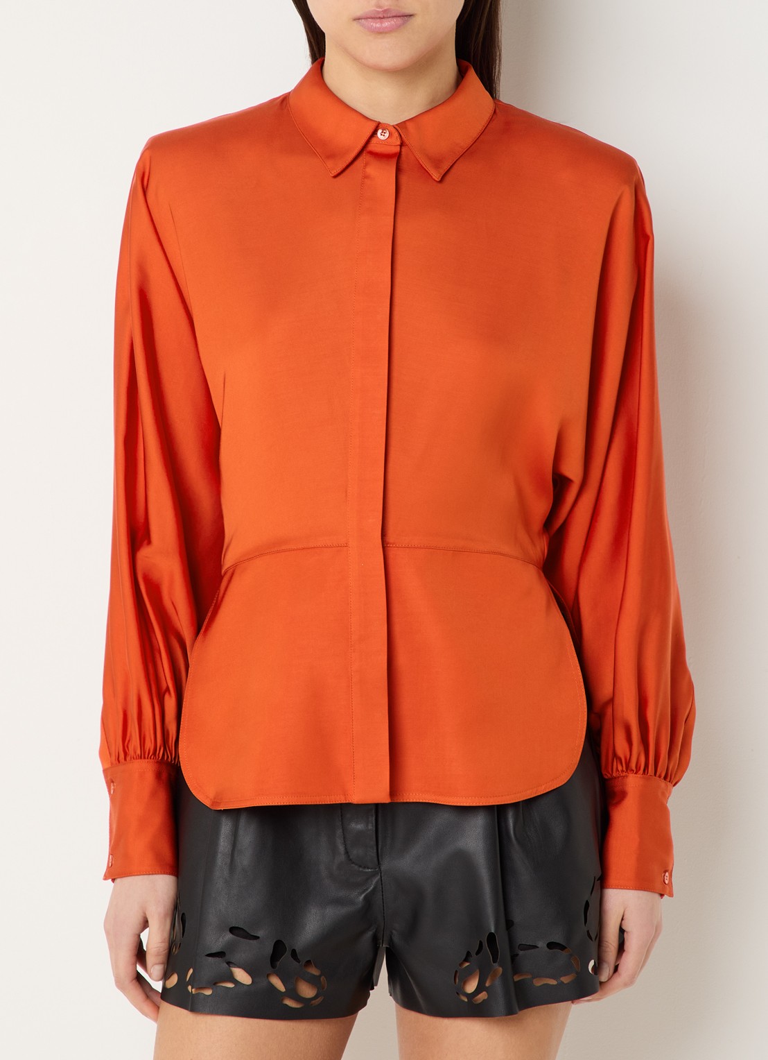 IRO Udonia blouse van satijn - detail 4 donkeroranje