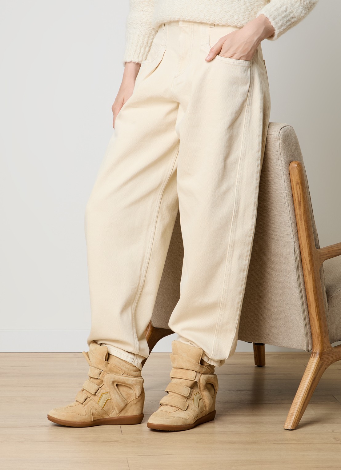 Isabel Marant Bekett sneakerwedge van suède - voorkant 2 beige