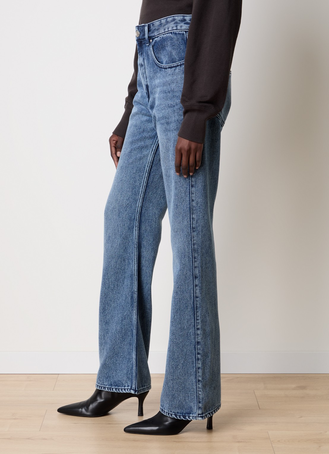 Isabel Marant Belvira high waist bootcut jeans  met medium wassing - detail 2 indigo