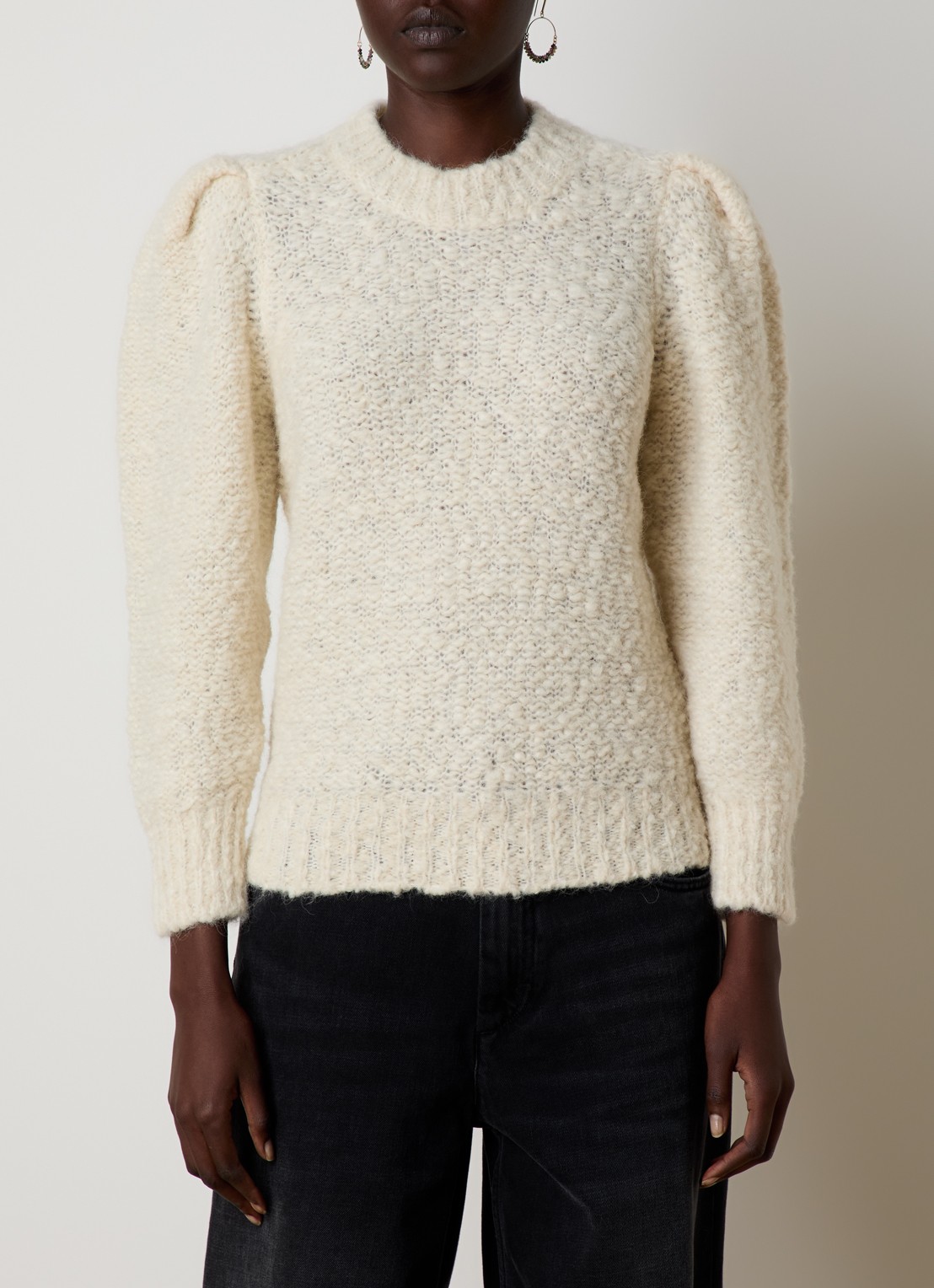 Isabel Marant Emma grofgebreide trui in alpaca wolblend met pofmouw - detail 2 gebroken wit