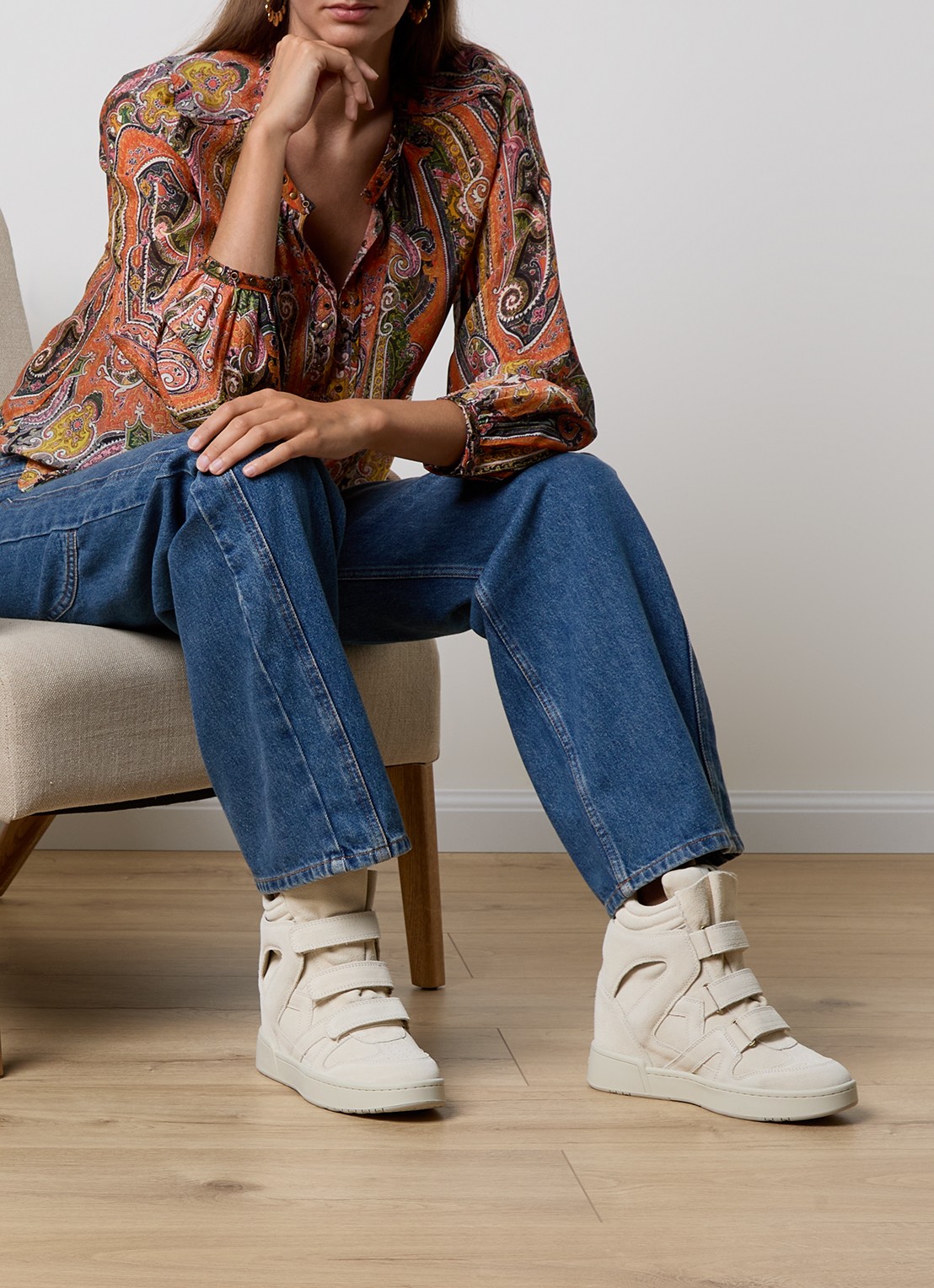 Isabel Marant IM3 sneaker van kalfssuède - voorkant 6 gebroken wit