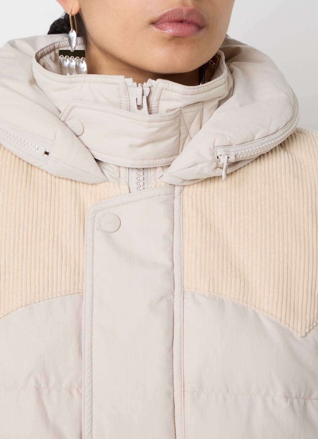 Isabel Marant Olfa bodywarmer met opbergbare capuchon en steekzakken - detail 2 creme