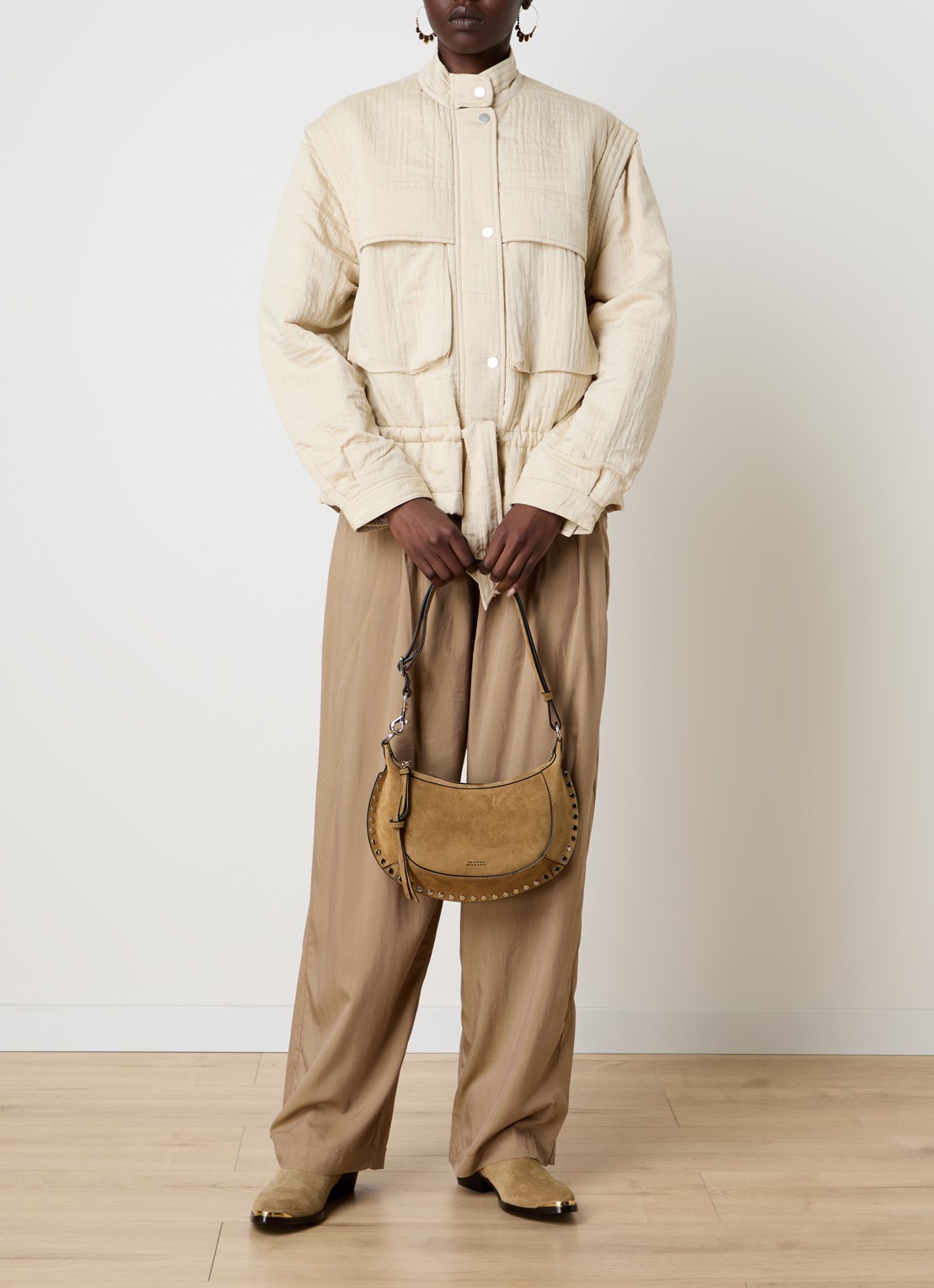 Isabel Marant Oskan Moon crossbodytas van kalfssuède met studs  - voorkant 6 camel