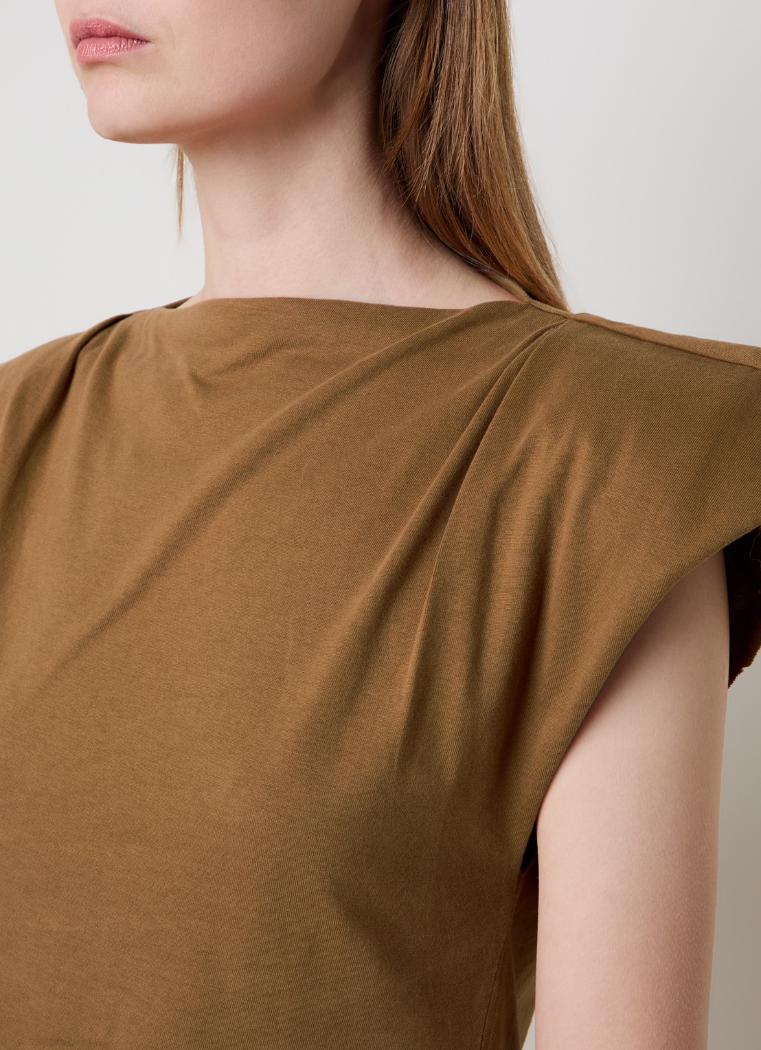 Isabel Marant Sebani top met schoudervulling en asymmetrische zoom - detail 2 camel