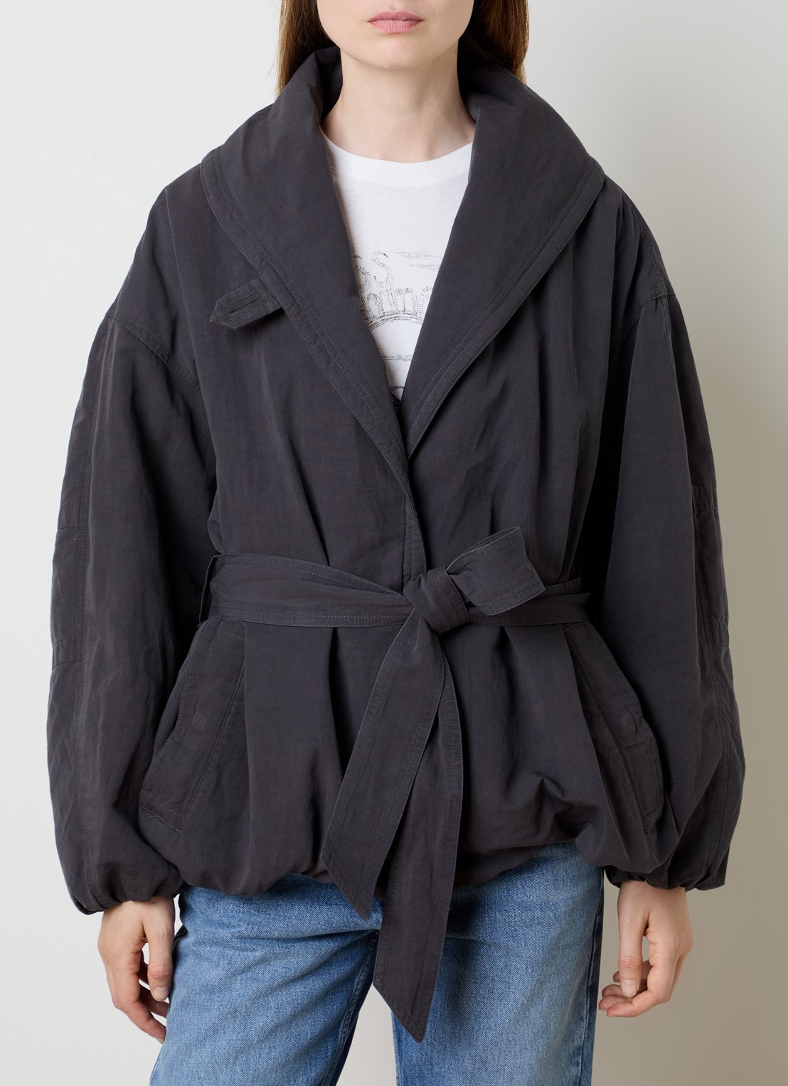 Isabel Marant Volinda bomberjack in linnenblend met steekzakken en strikceintuur  - detail donkerblauw