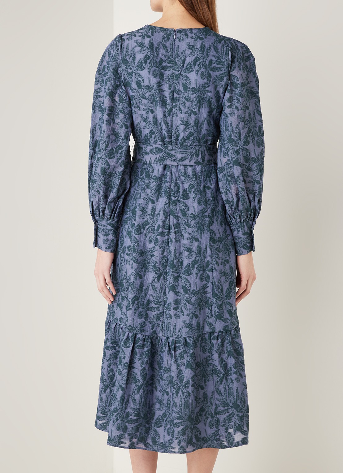 Ivy & Oak Midi jurk met pofmouw en volant - achterkant paars