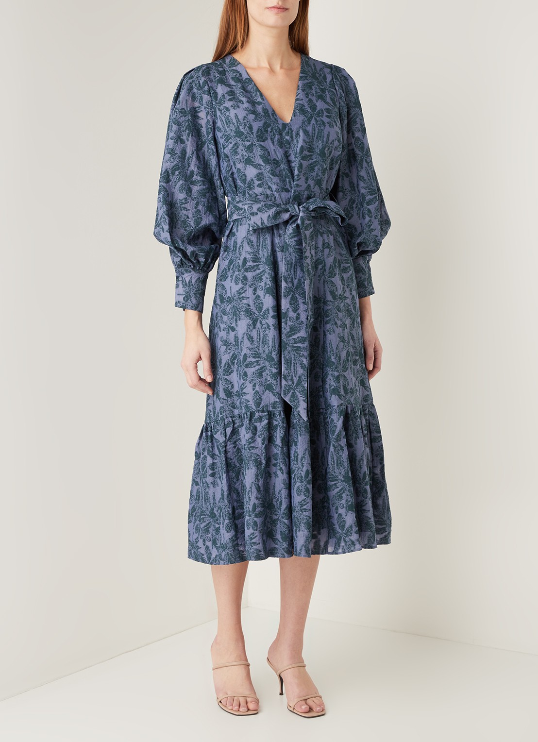 Ivy & Oak Midi jurk met pofmouw en volant - voorkant 4 paars