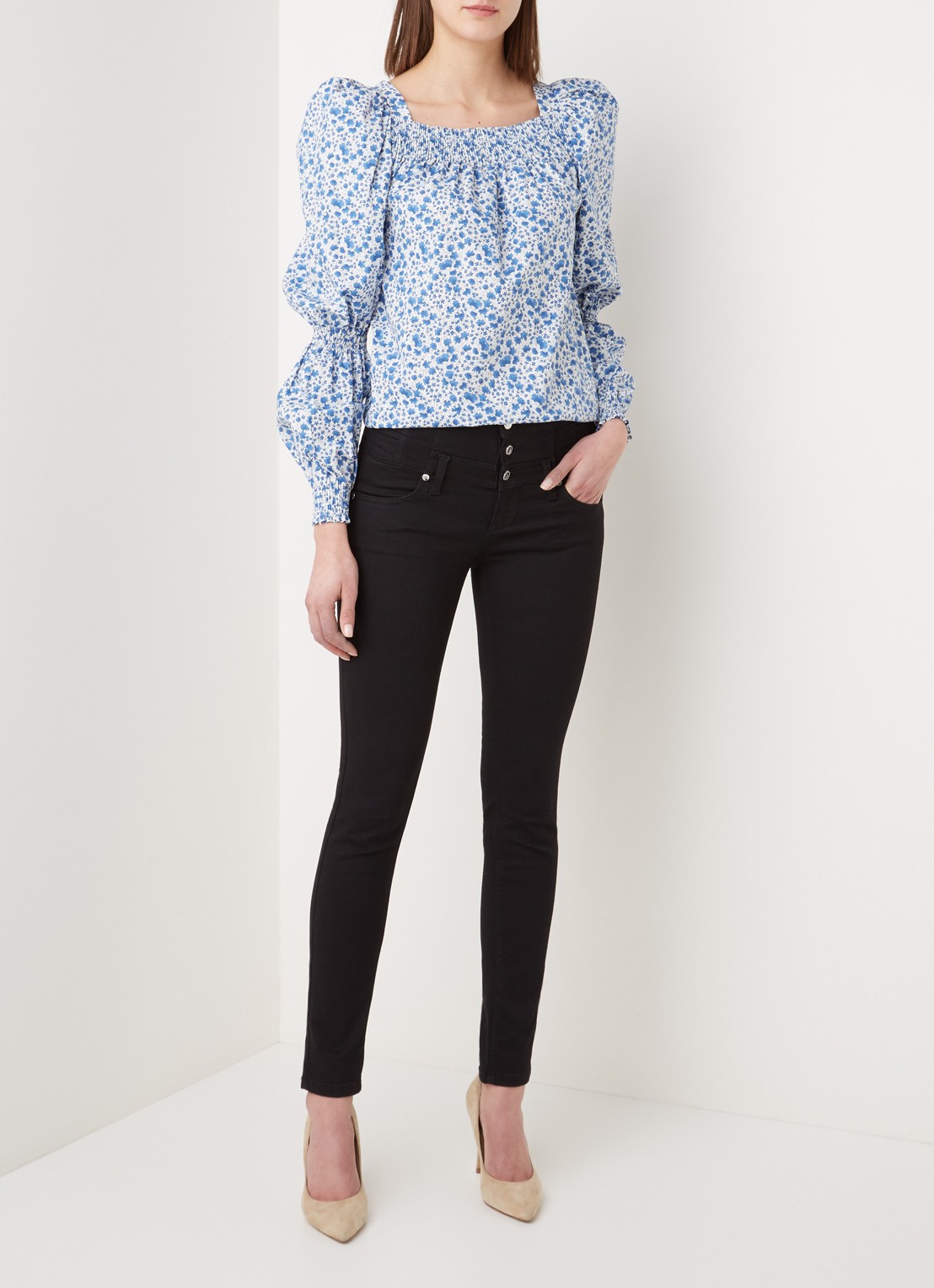 Ivy & Oak Top met pofmouw en bloemenprint - voorkant 3 donkerblauw