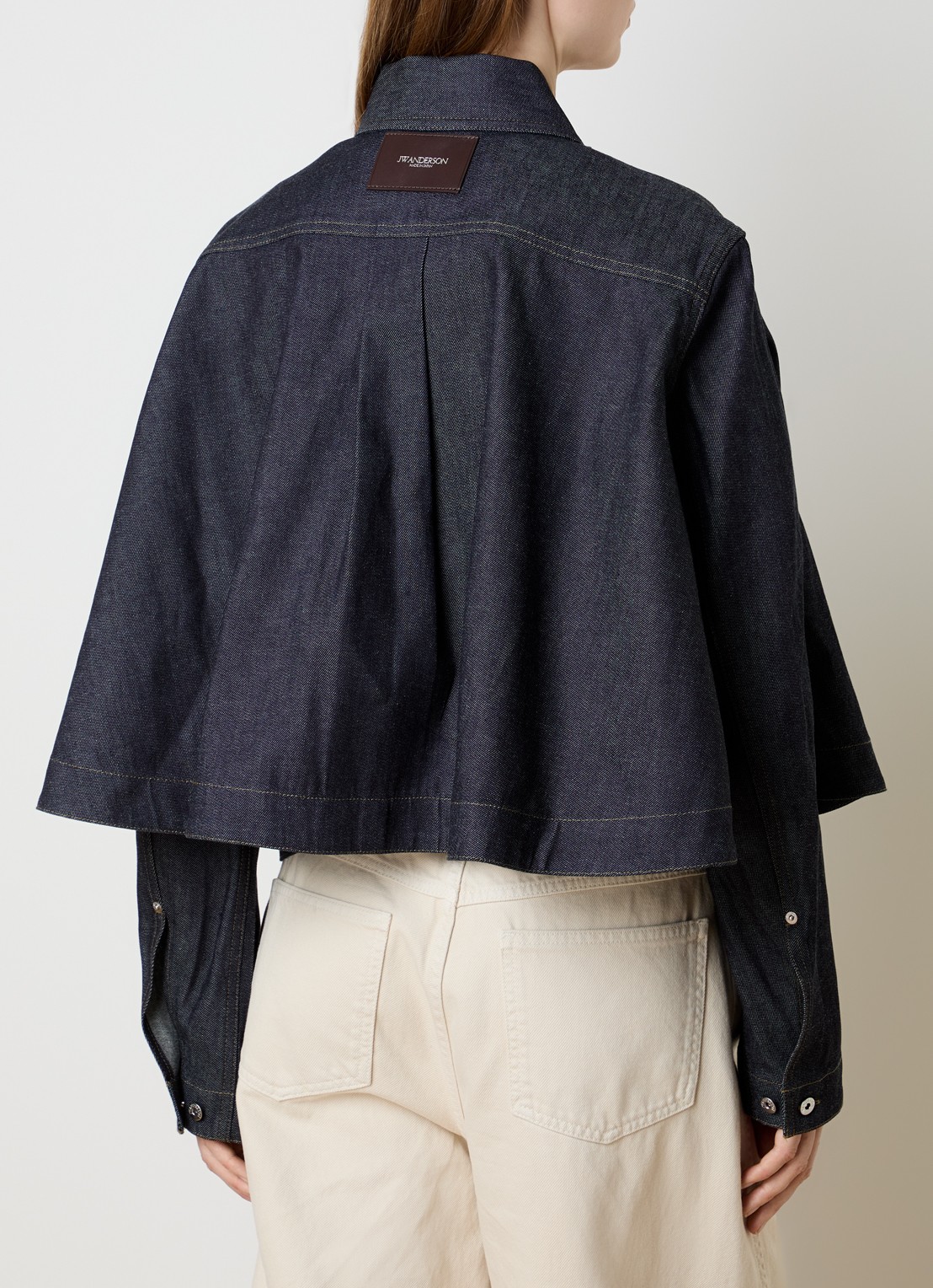J.W. Anderson Cropped A-lijn blouse van denim met borstzak en donkere wassing - achterkant 4 indigo