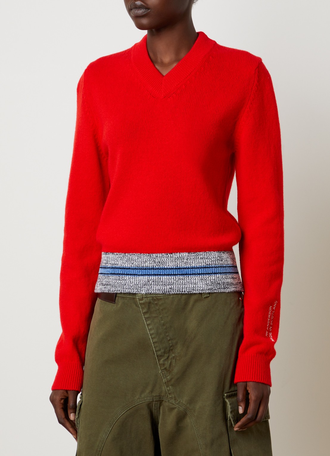 J.W. Anderson Fijngebreide pullover van wol met V-hals - detail rood