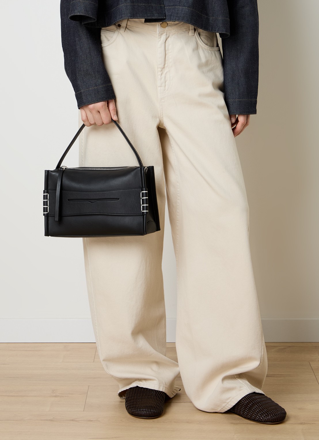J.W. Anderson Loafer handtas van kalfsleer met afneembare schouderriem - voorkant 3 zwart