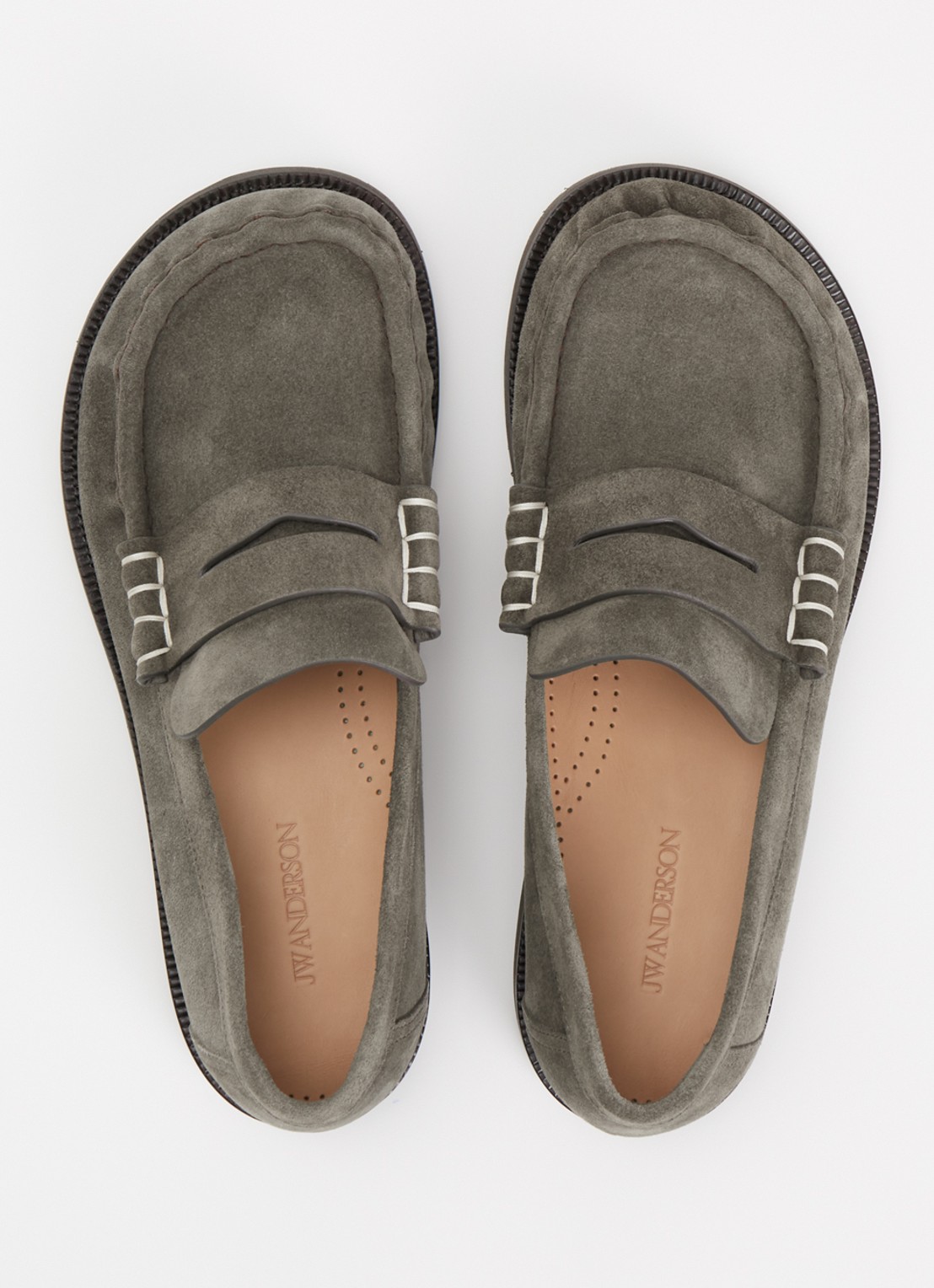 J.W. Anderson Loafer mocassin van suède - detail 4 taupe