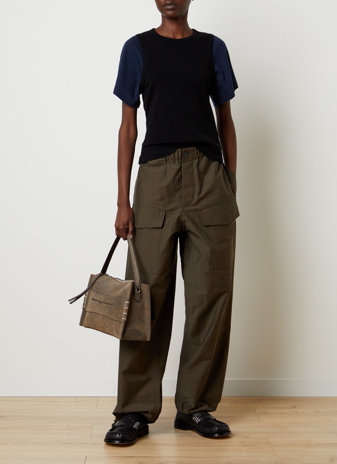 J.W. Anderson Mid waist loose fit cargobroek met klepzakken - voorkant 2 legergroen