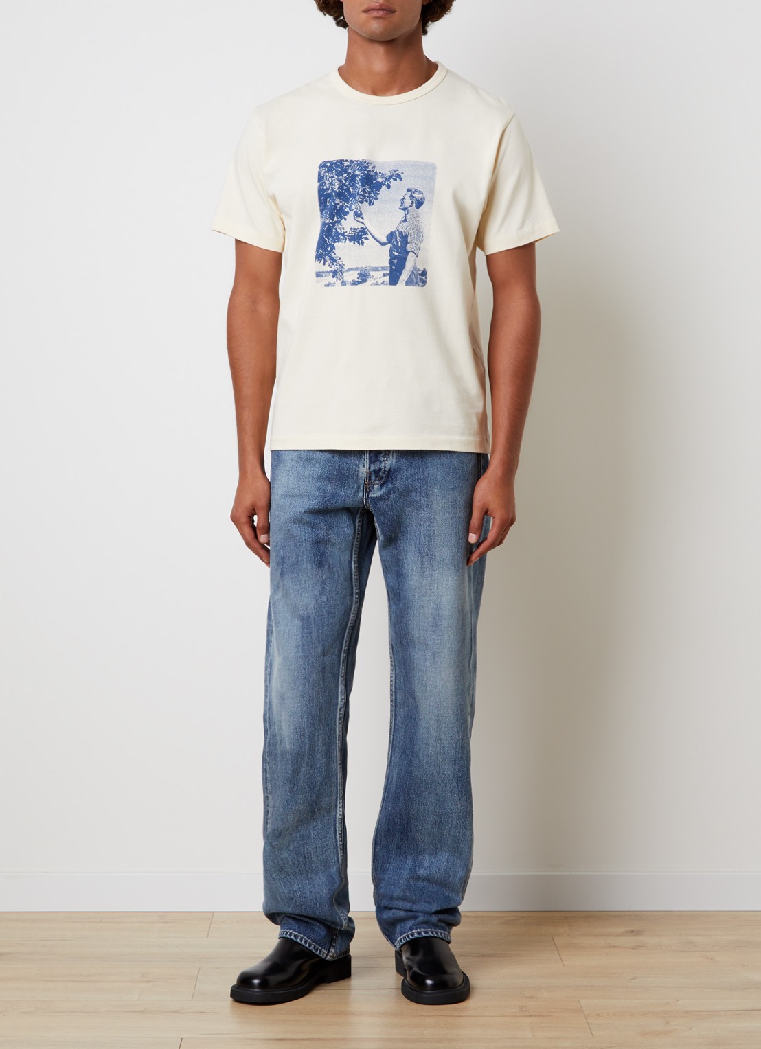 J.W. Anderson Picking Fruit T-shirt met print - voorkant 4 gebroken wit