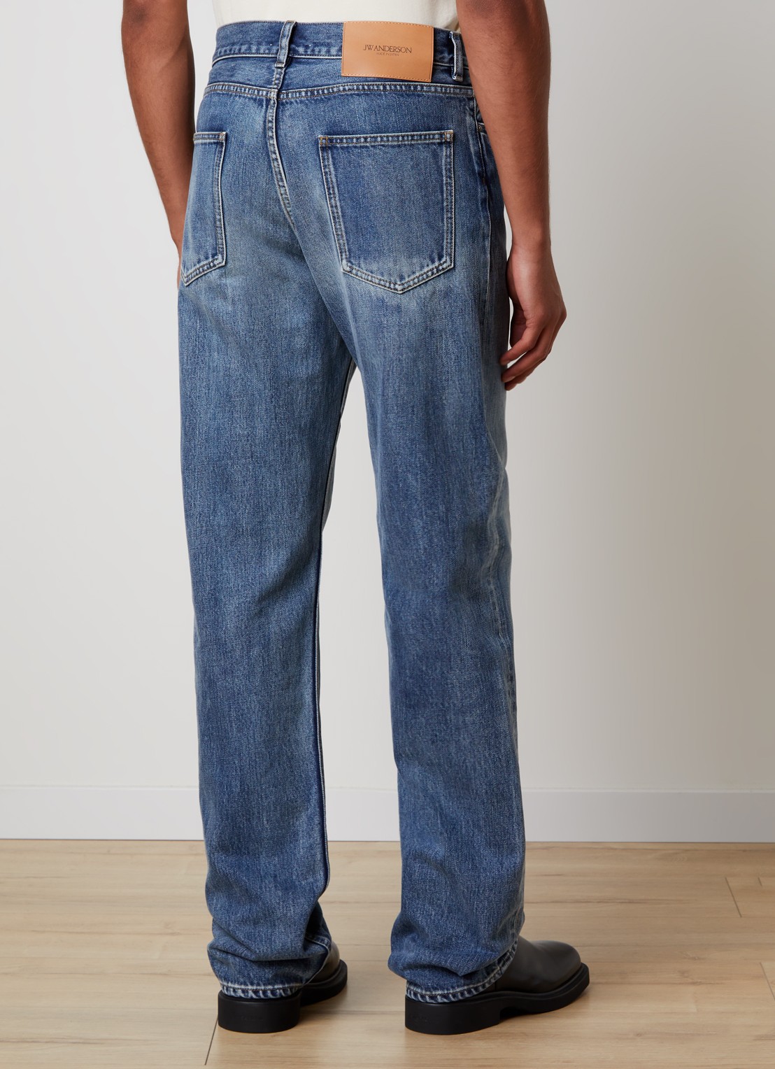 J.W. Anderson Straight leg jeans met medium wassing - achterkant indigo
