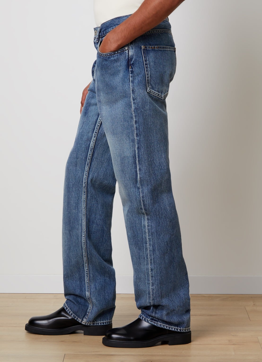 J.W. Anderson Straight leg jeans met medium wassing - detail 5 indigo