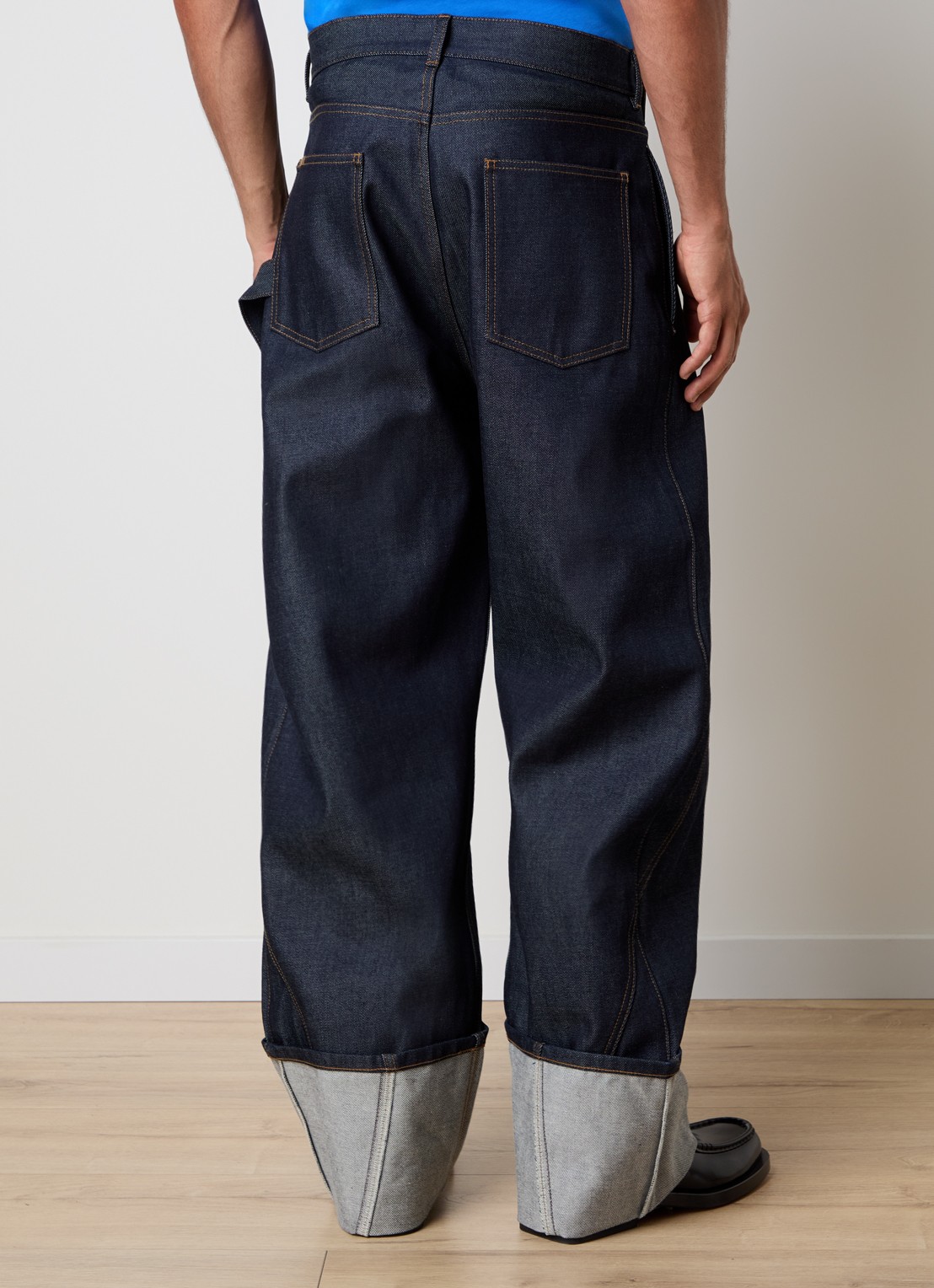 J.W. Anderson Wide leg jeans met donkere wassing - achterkant 6 indigo