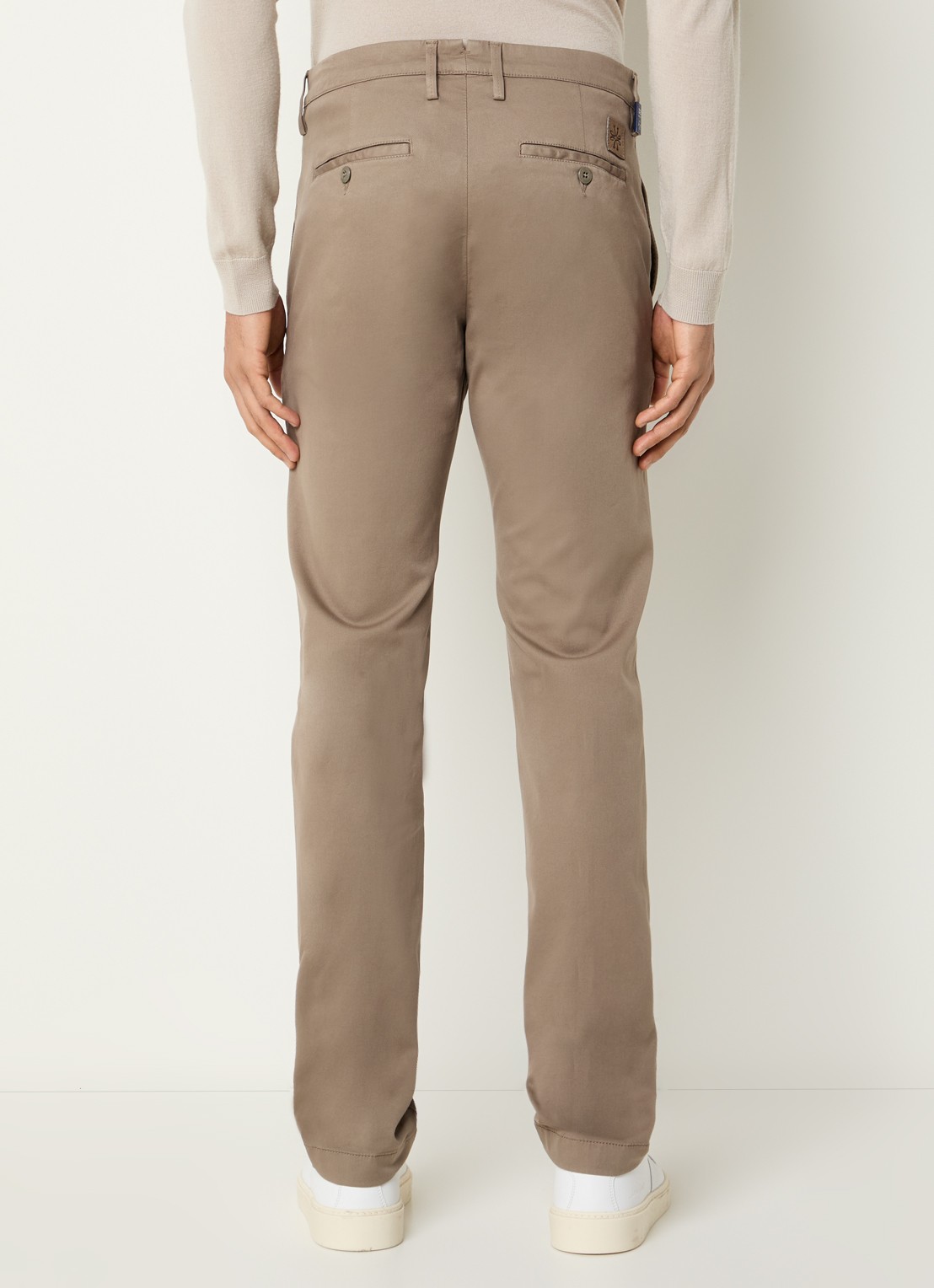Jacob Cohën Bobby slim fit chino met steekzakken - achterkant 5 zand
