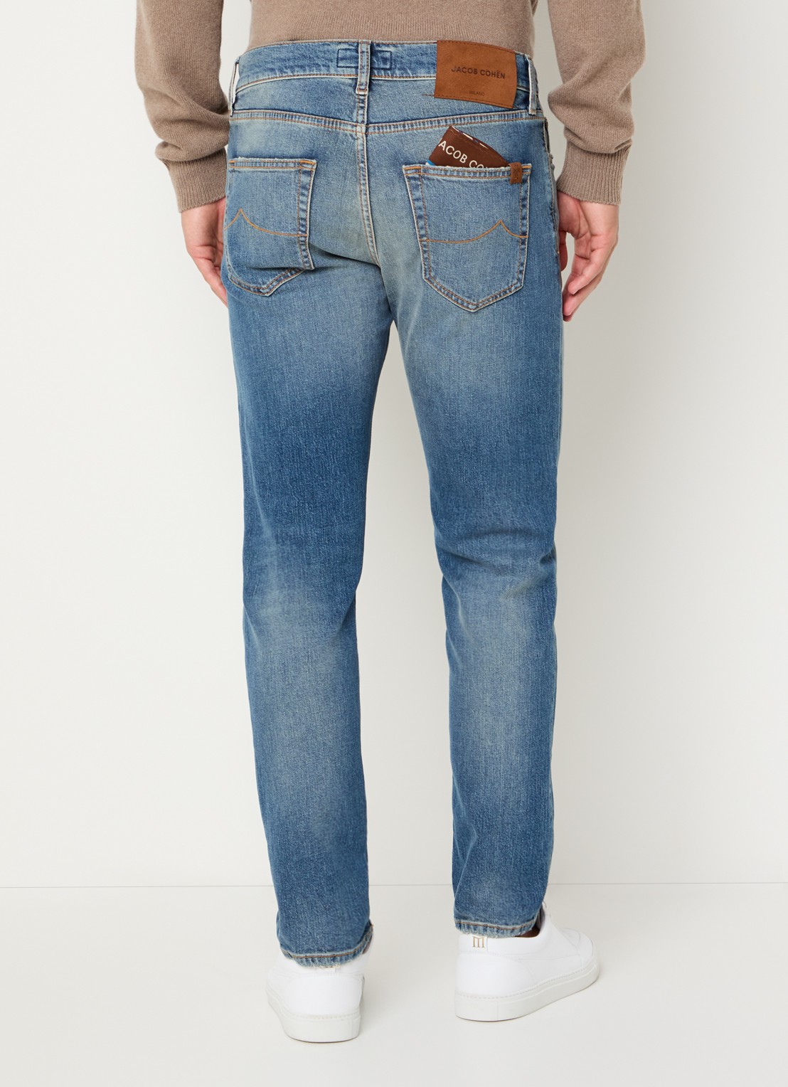 Jacob Cohën Jude tapered leg jeans met medium wassing - achterkant 5 indigo