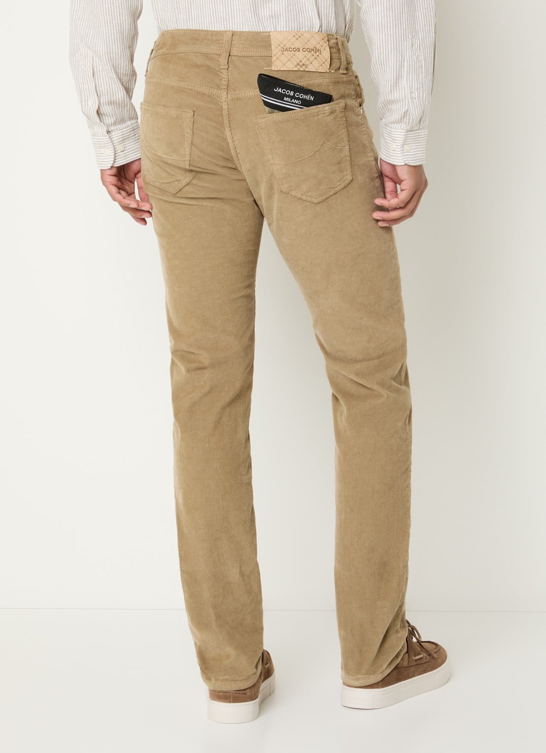 Jacob Cohën Nick slim fit broek van corduroy - achterkant 5 zand