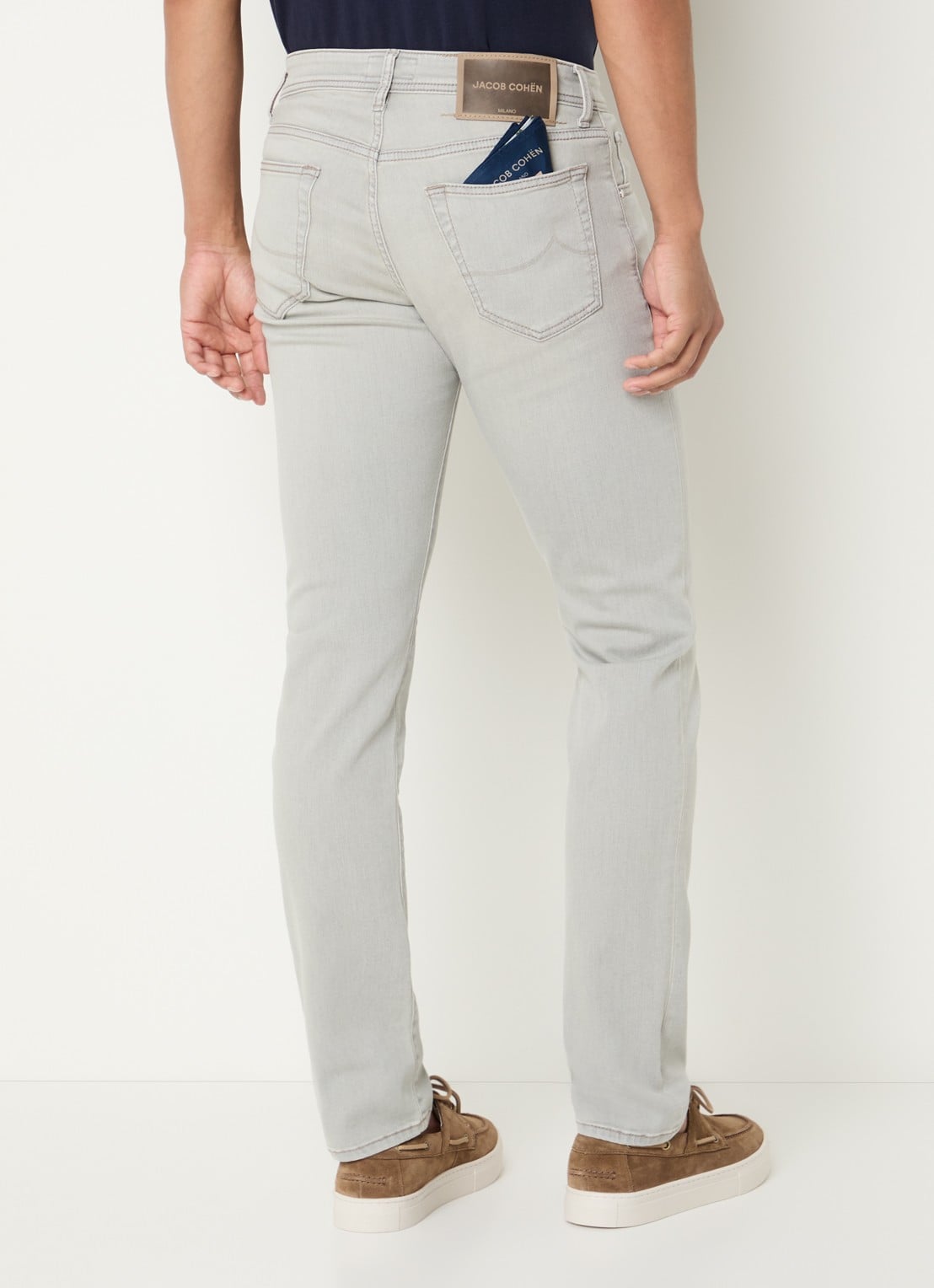 Jacob Cohën Nick slim fit jeans met gekleurde wassing - achterkant 3 lichtgrijs