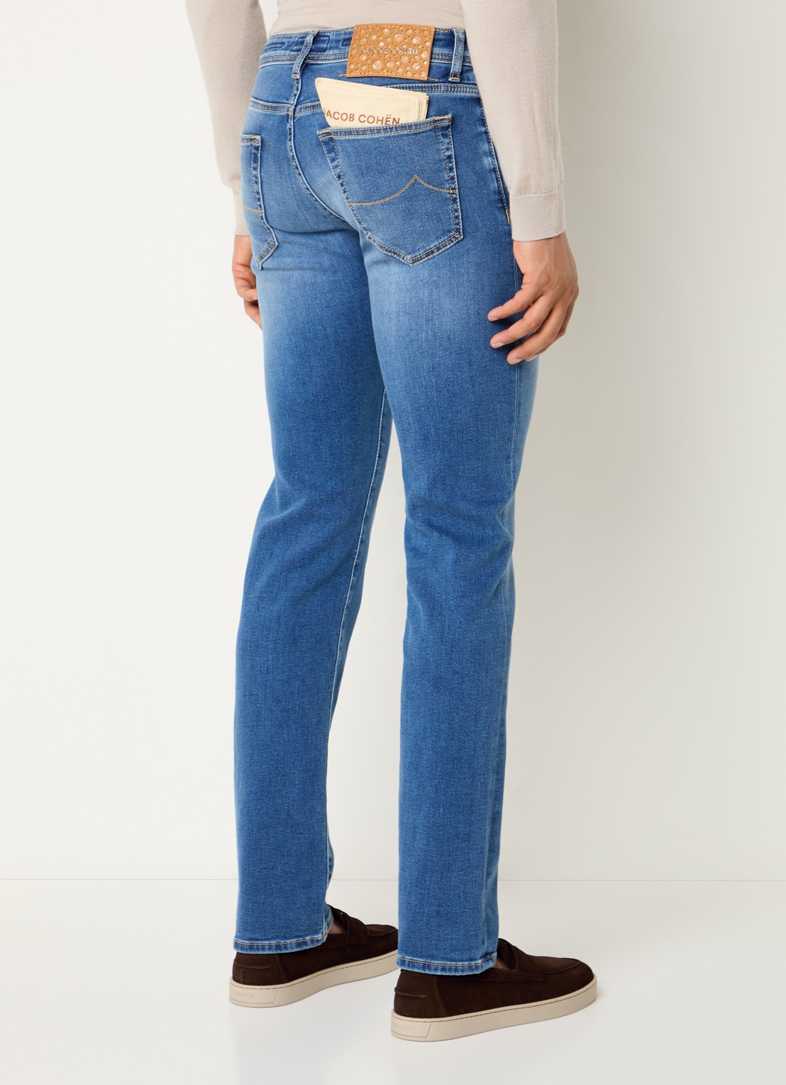 Jacob Cohën Nick slim fit jeans met lichte wassing - achterkant indigo