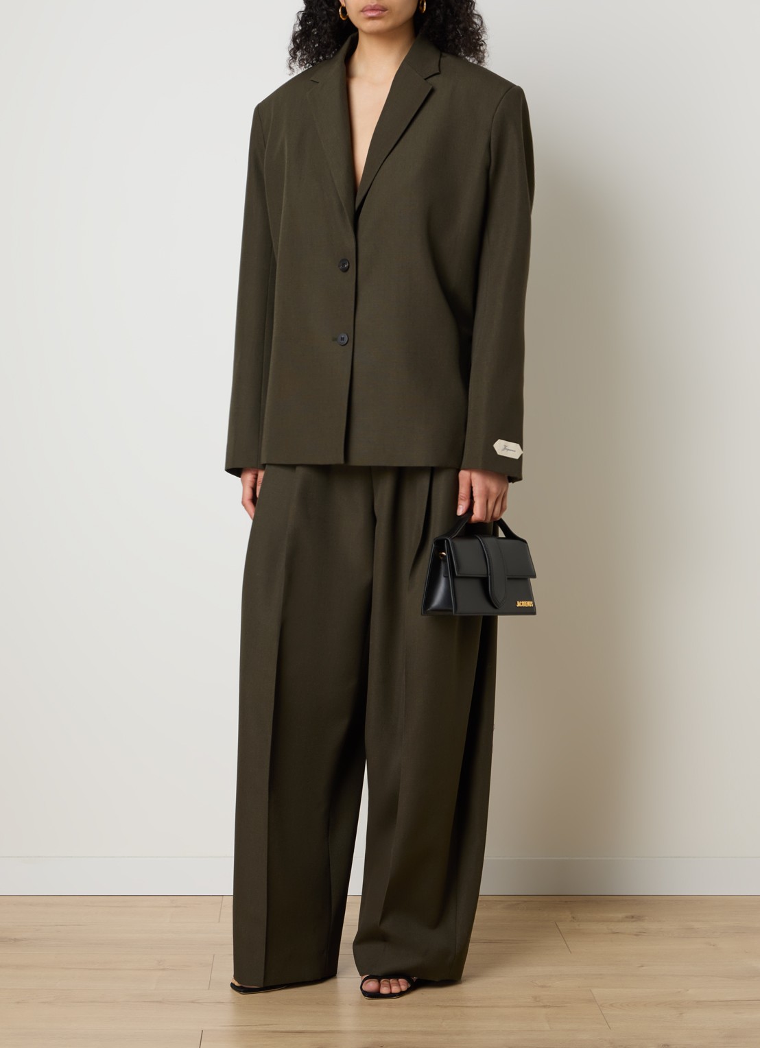Jacquemus Blazer van wol met schoudervulling - voorkant 6 khaki