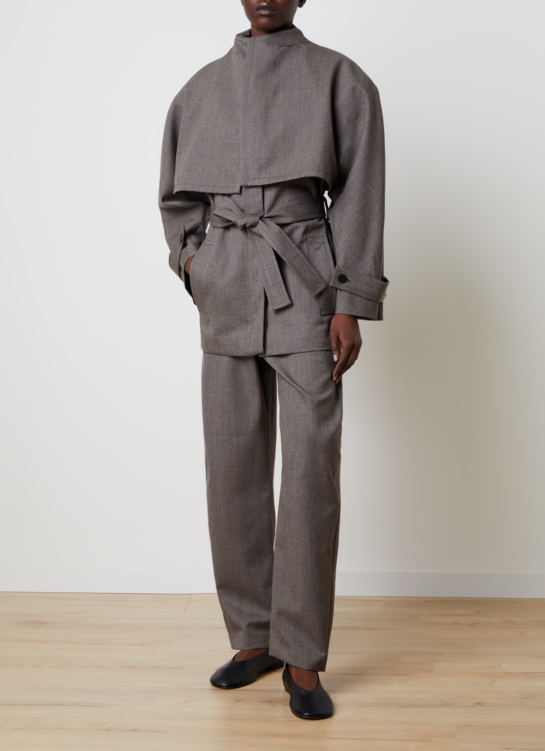 Jacquemus Boléro trenchcoat van scheerwol met strikceintuur - voorkant 6 donkerbruin