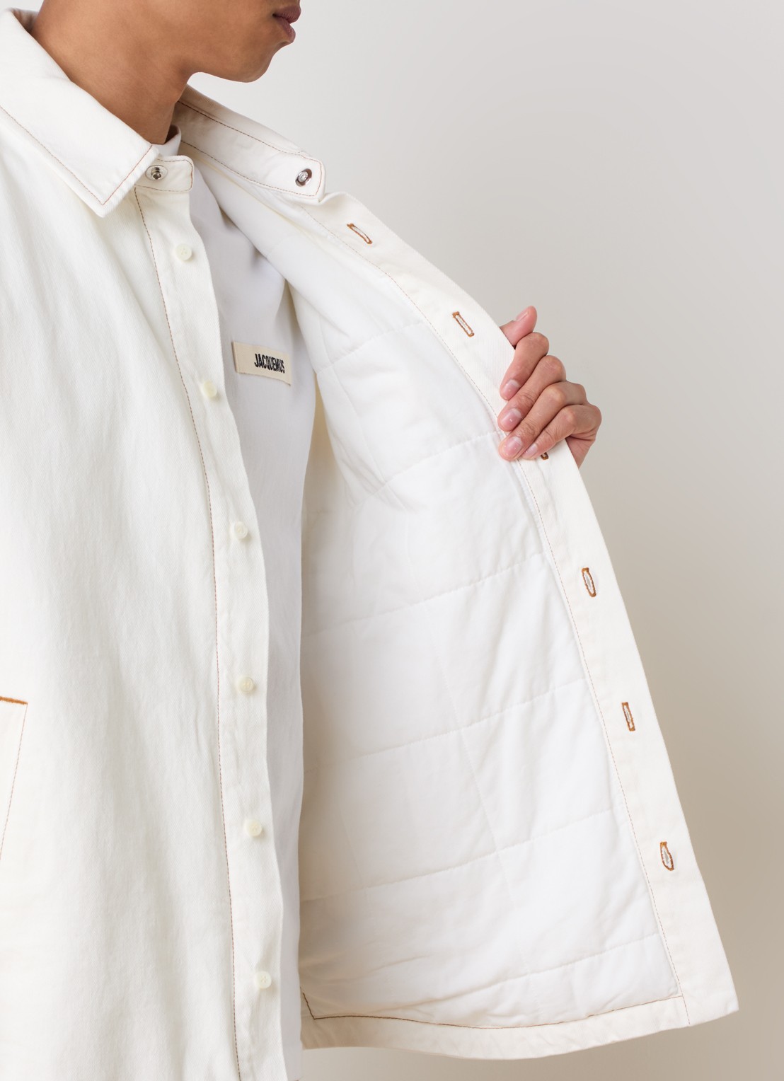 Jacquemus Boulanger gewatteerd overshirt van denim met steekzakken - detail 5 gebroken wit