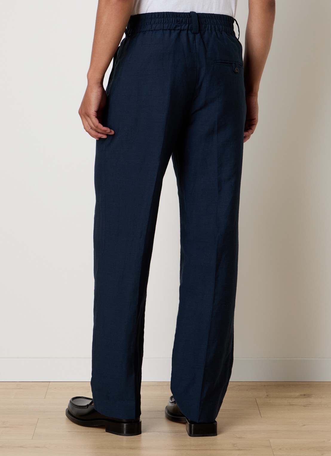 Jacquemus Croisiere straight fit pantalon in linnenblend met steekzakken - achterkant donkerblauw