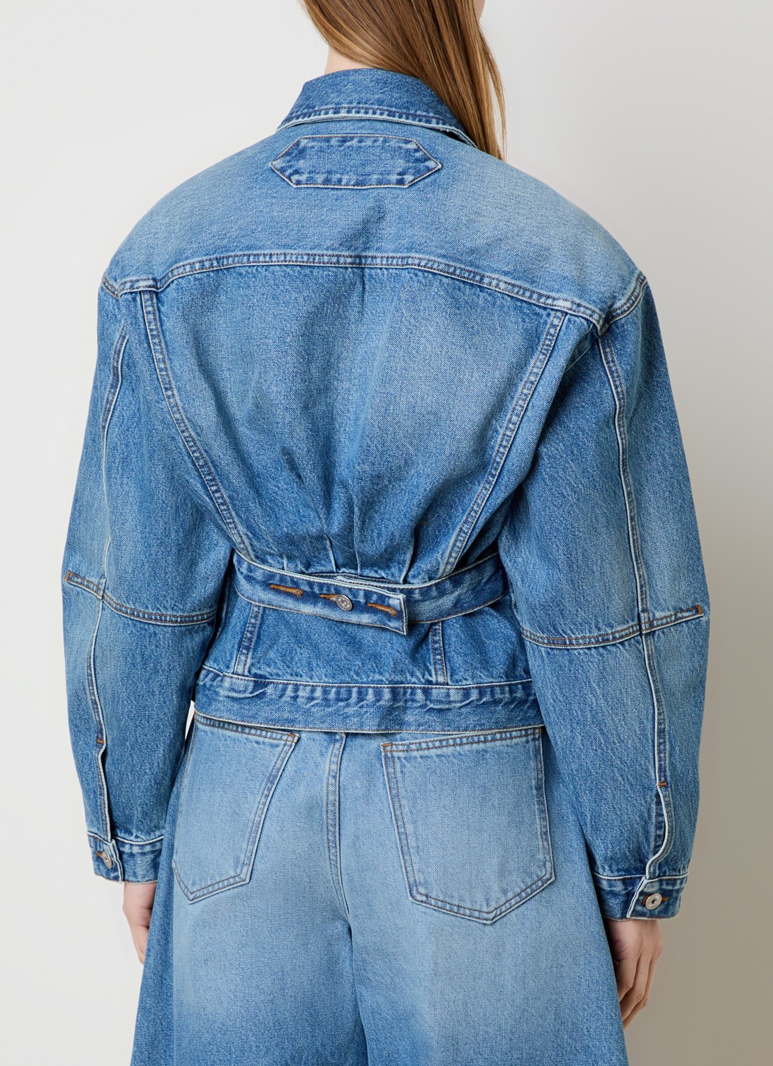 Jacquemus De-Nîmes spijkerjas met klepzakken - achterkant blauw