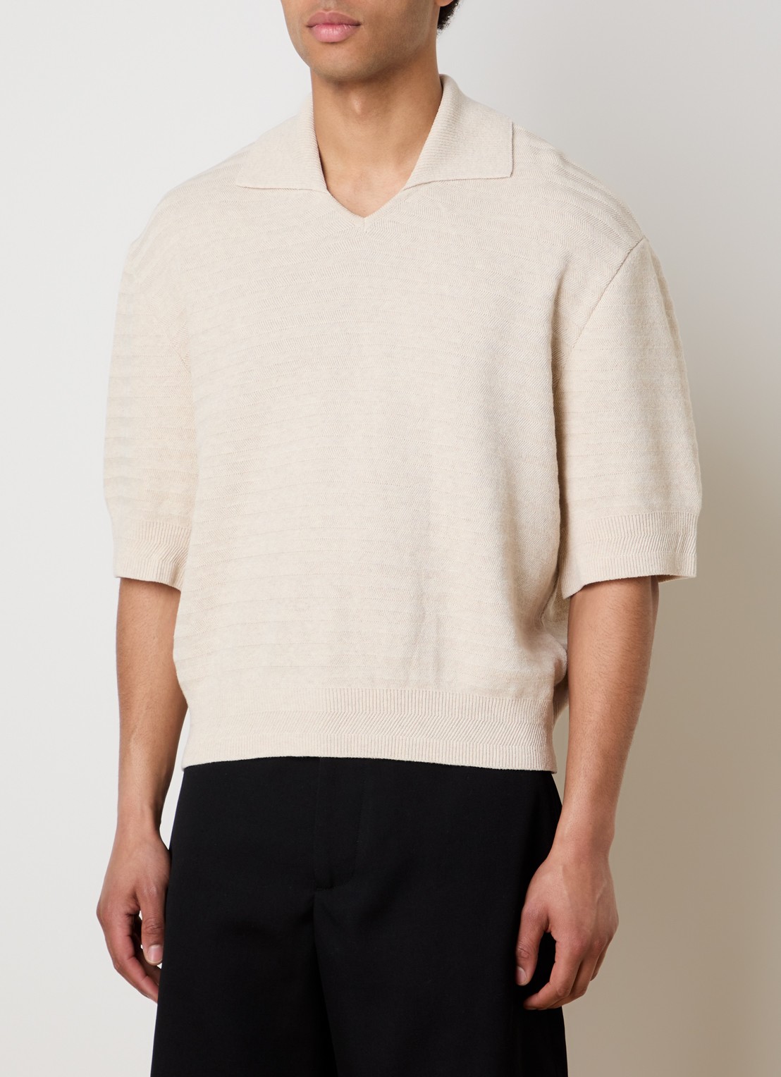 Jacquemus Fijngebreide regular fit polo in zijdeblend met V-hals - detail 2 beige
