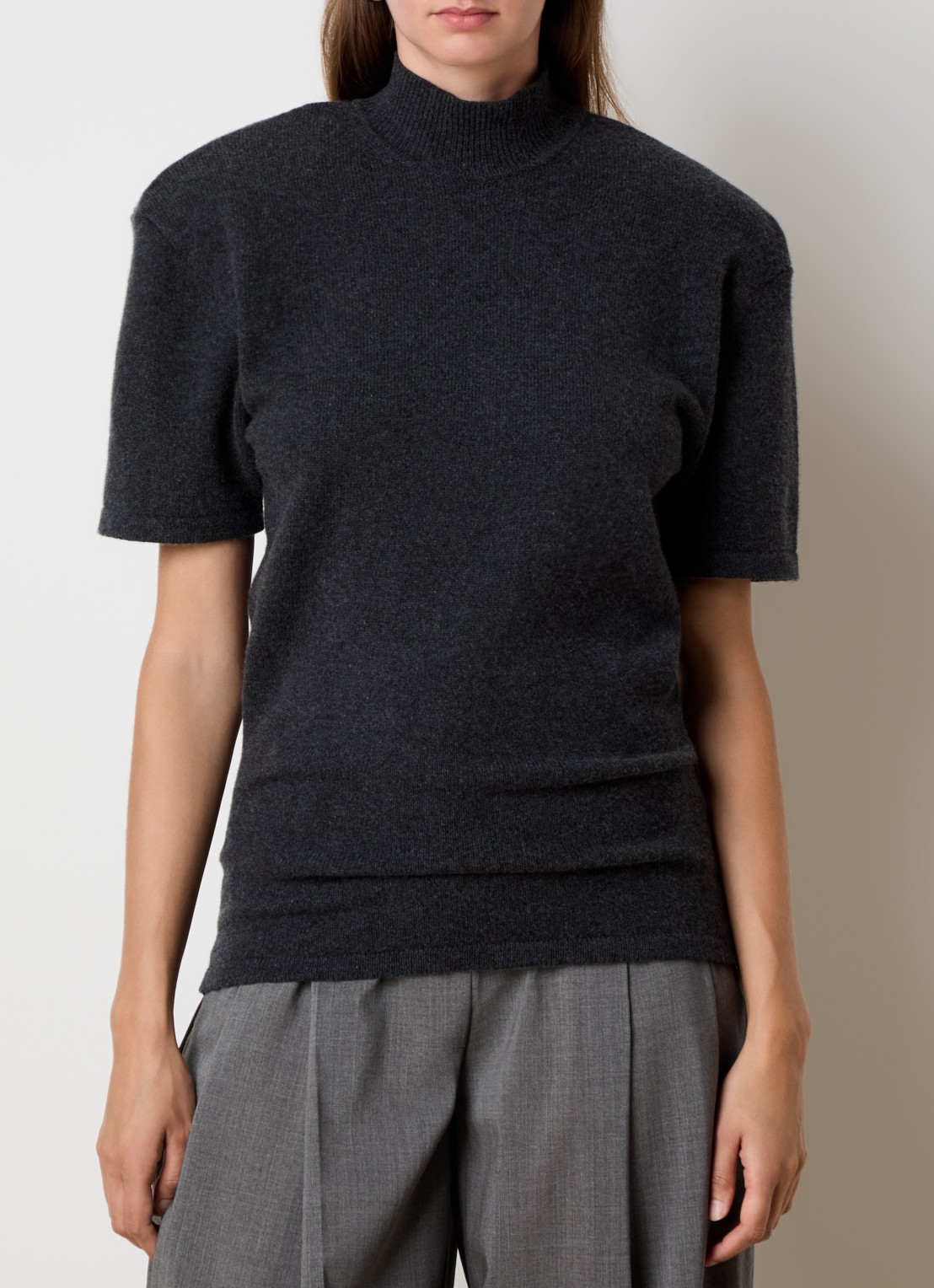 Jacquemus Fijngebreide top in wolblend met schoudervulling - detail 4 donkergrijs