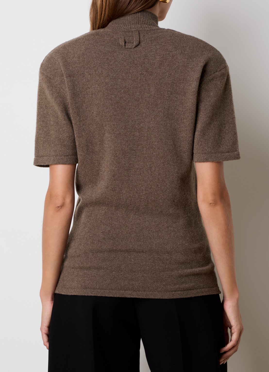 Jacquemus Fijngebreide top in wolblend met schoudervulling - achterkant 5 bruin