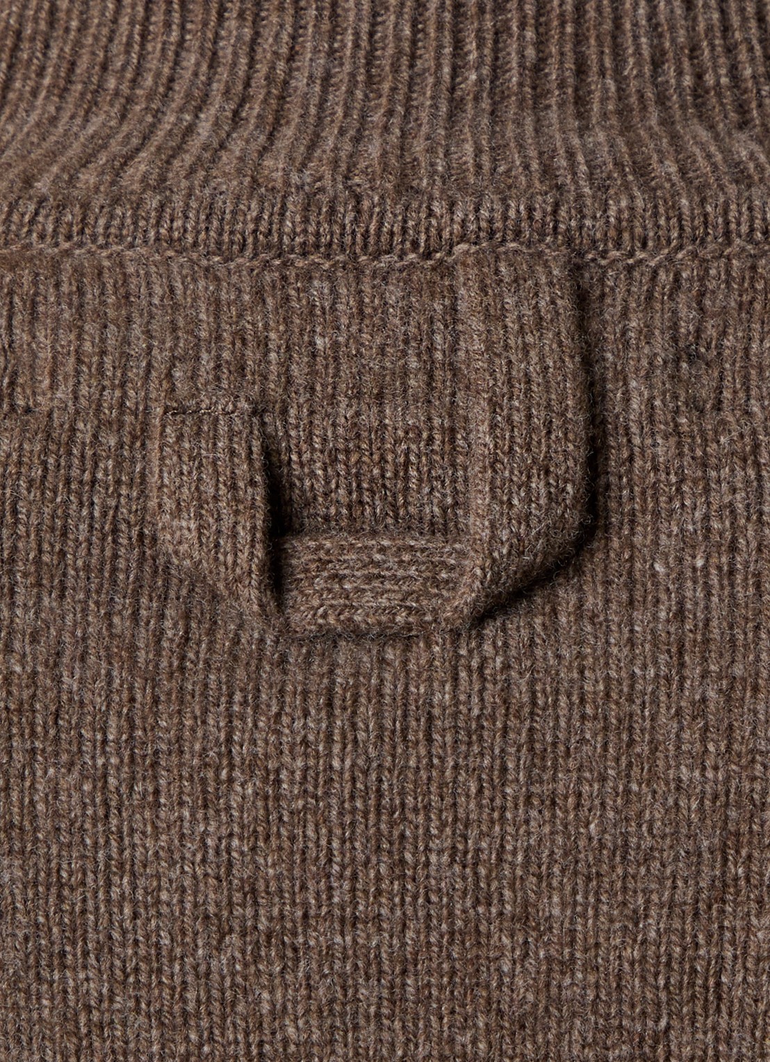 Jacquemus Fijngebreide top in wolblend met schoudervulling - detail 2 bruin