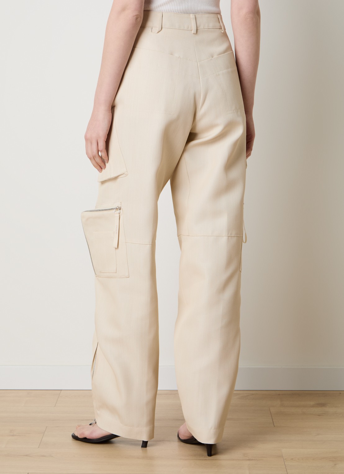 Jacquemus High waist straight fit cargobroek in wolblend - achterkant beige