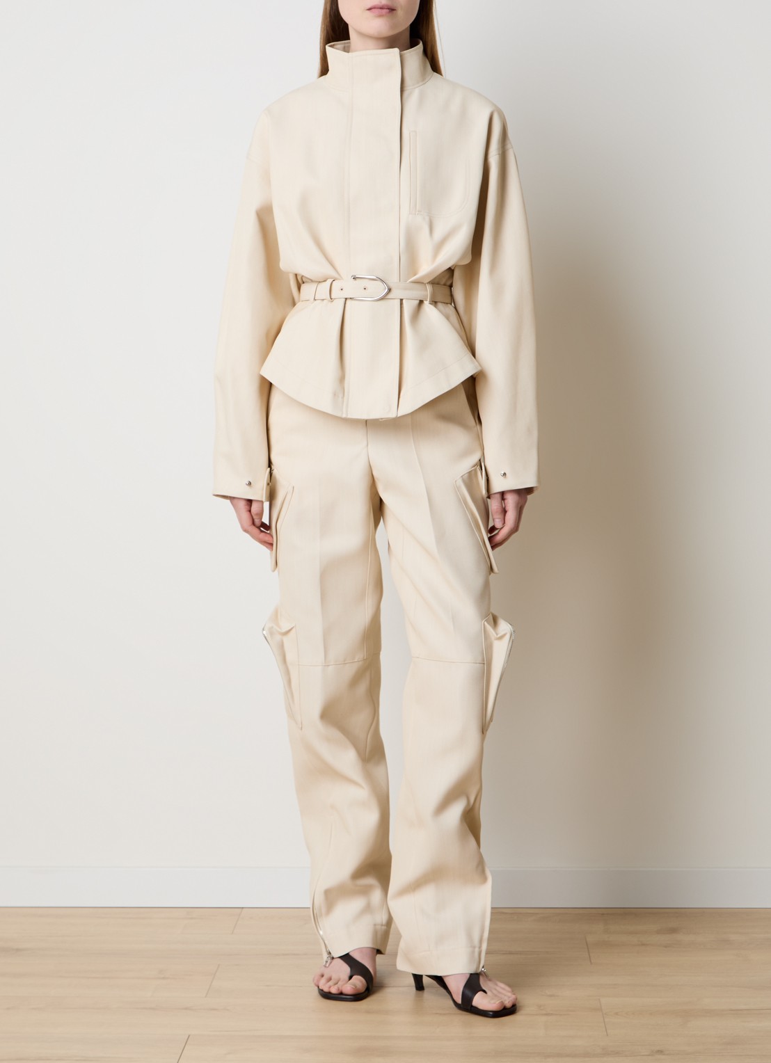 Jacquemus High waist straight fit cargobroek in wolblend - voorkant 3 beige
