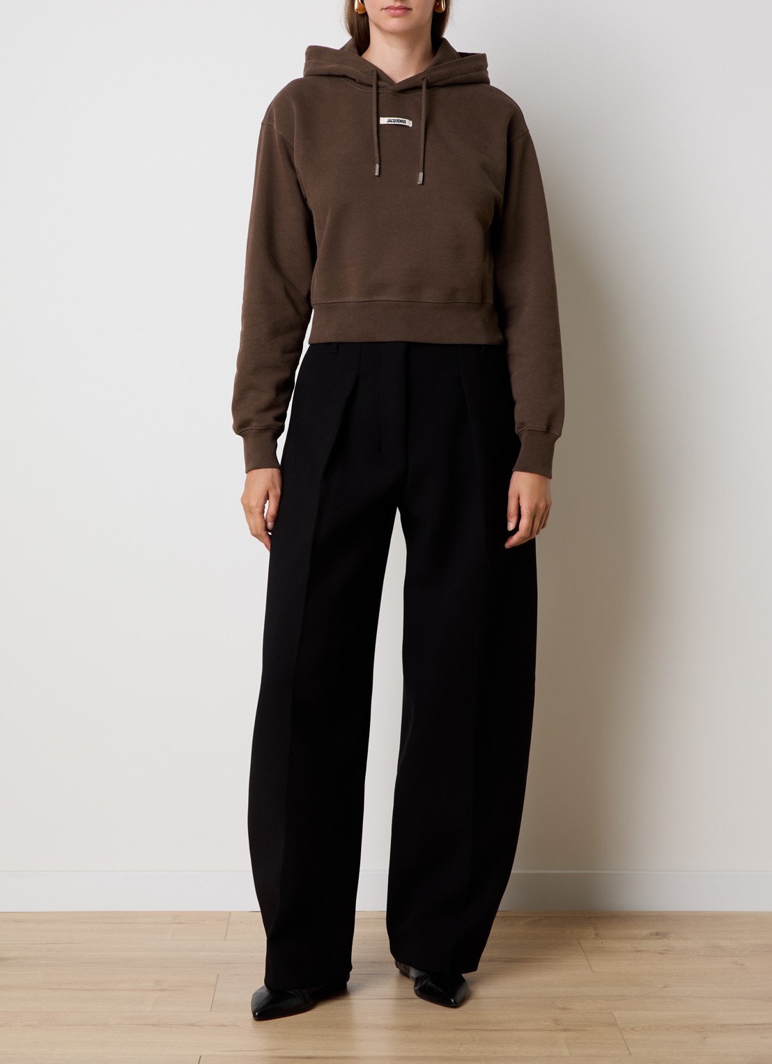 Jacquemus Hoodie met logo - voorkant 6 donkerbruin