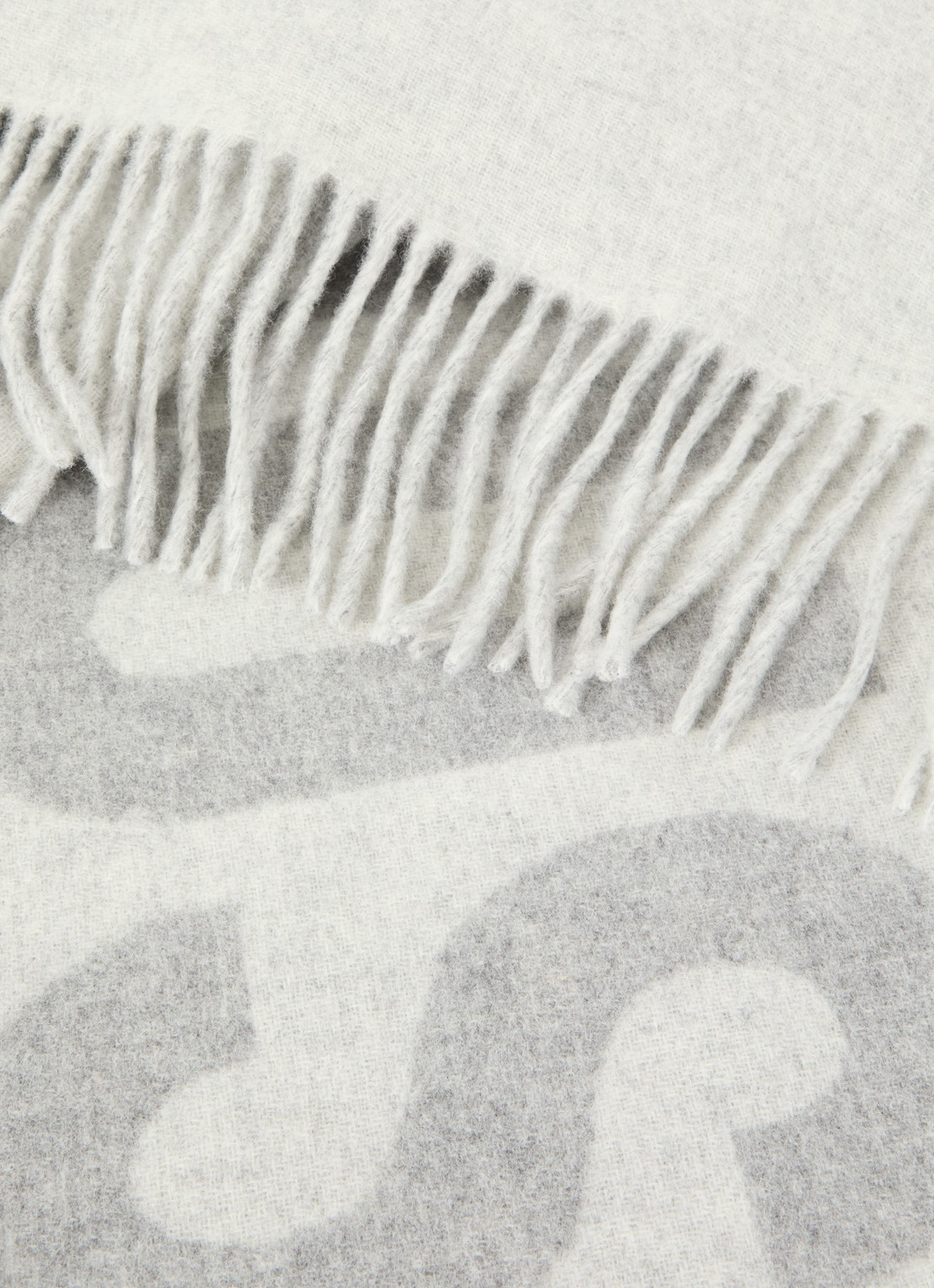 Jacquemus L'Echarpe sjaal van wol met logo 180 x 35 cm - detail 2 lichtgrijs