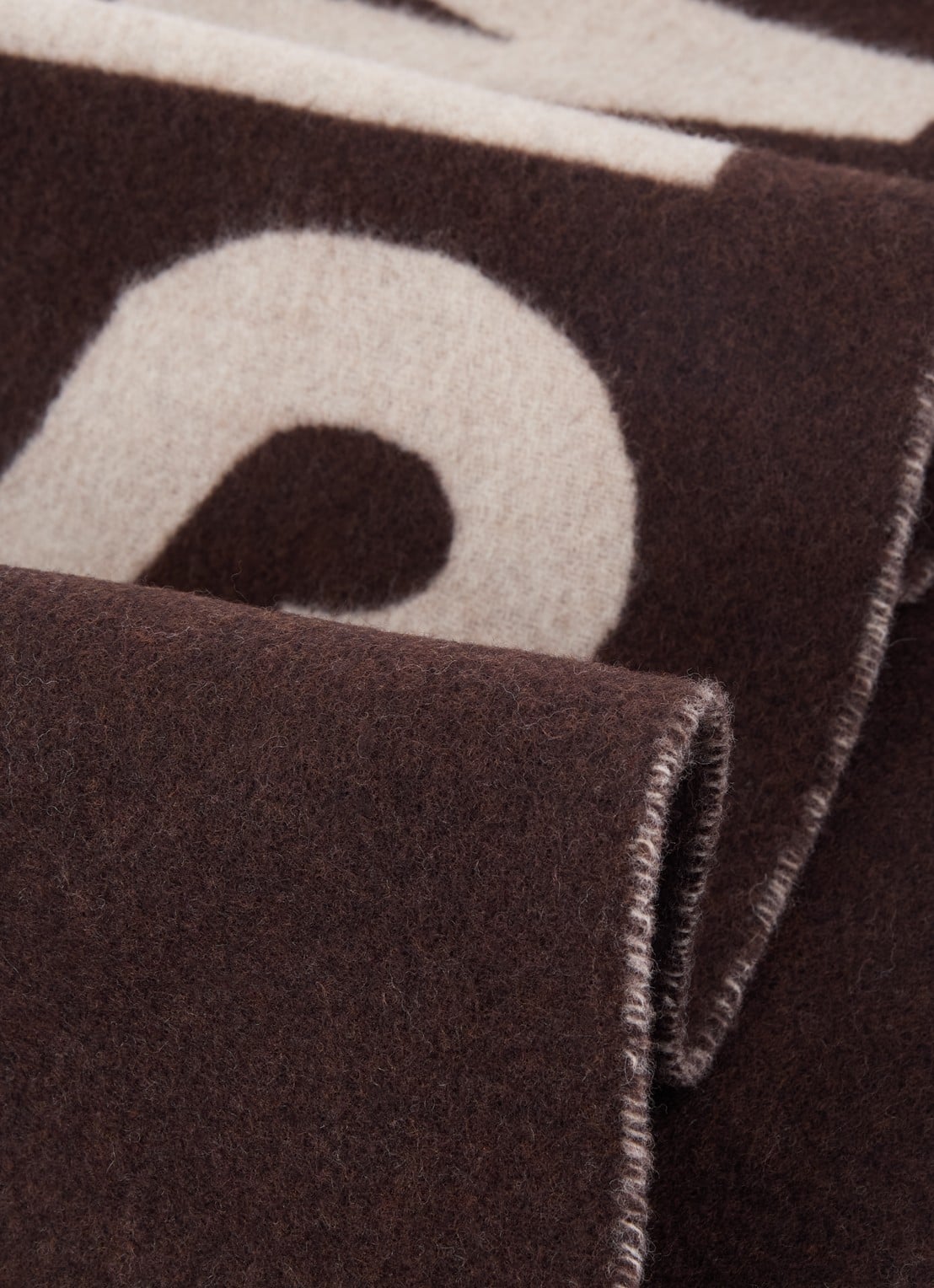 Jacquemus L'Echarpe sjaal van wol met logo 180 x 35 cm - detail 2 donkerbruin