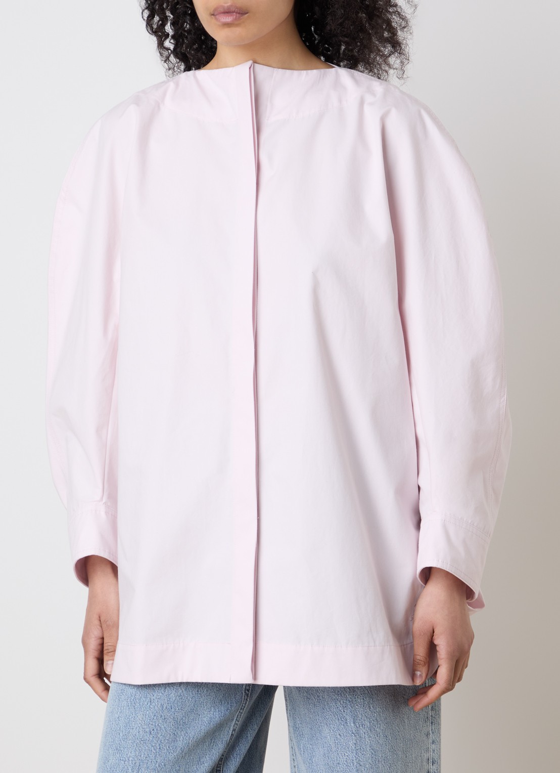 Jacquemus La Pittore oversized blouse met split - achterkant 3 lichtroze