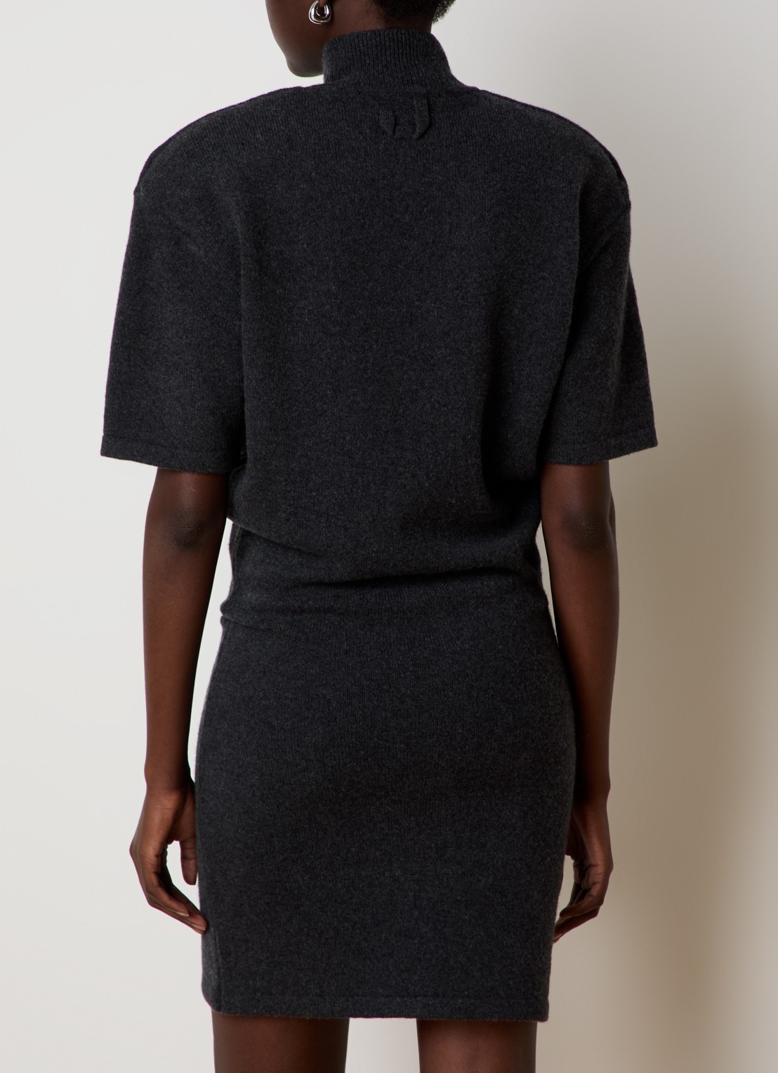 Jacquemus La Robe mini jurk in wolblend met schoudervulling - detail 4 donkergrijs