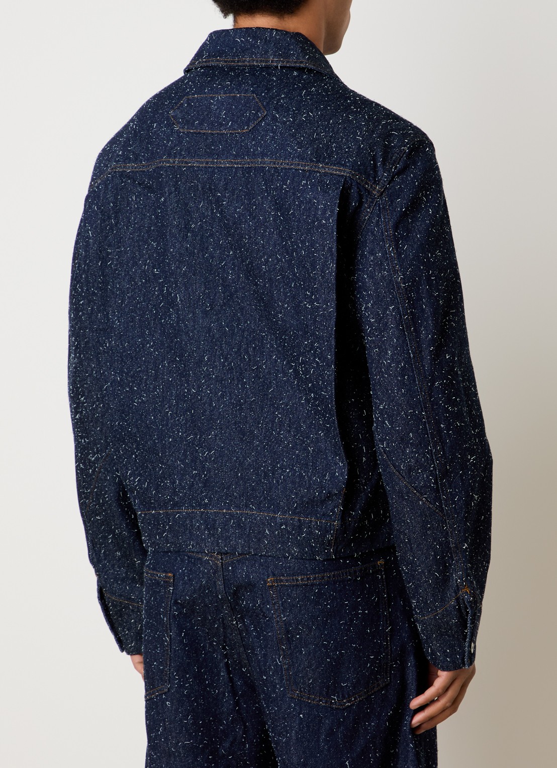Jacquemus La Veste spijkerjas met structuur - achterkant indigo