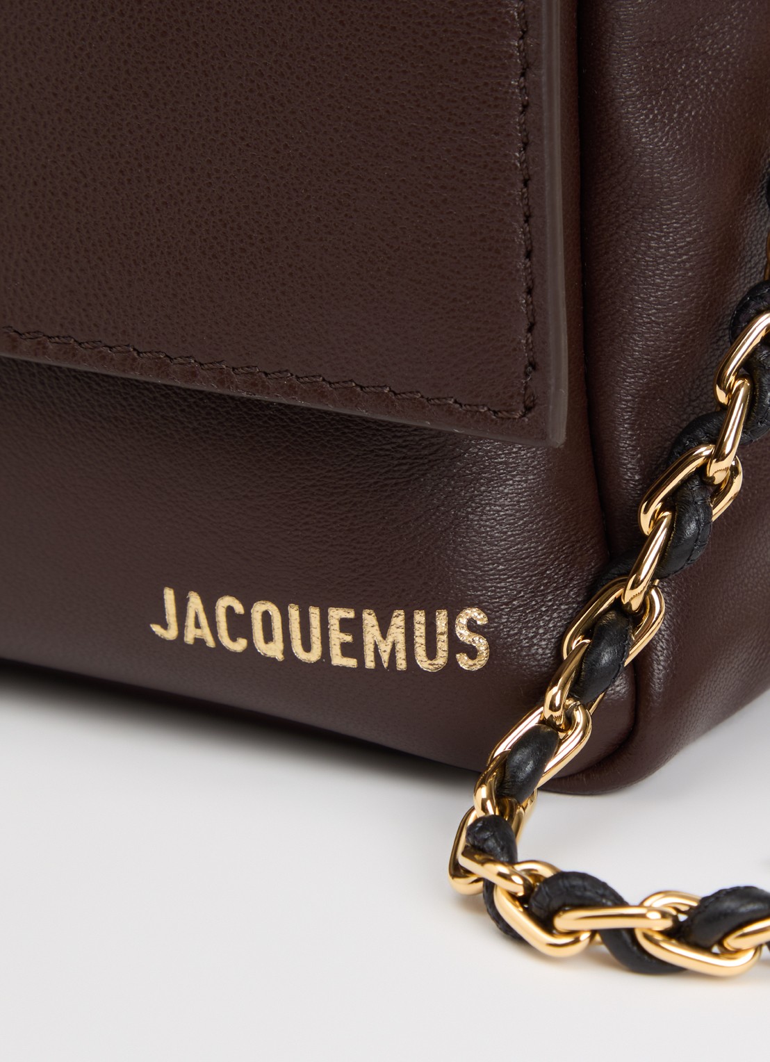Jacquemus Le Bambino Chaine schoudertas van lamsleer met verstelbare schouderriem - detail 3 donkerbruin