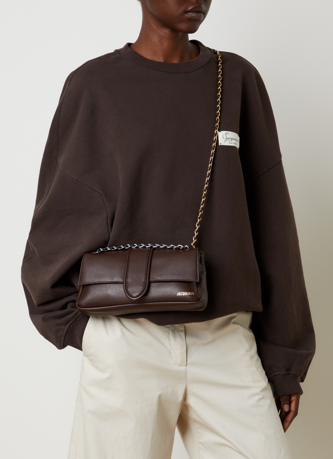 Jacquemus Le Bambino Chaine schoudertas van lamsleer met verstelbare schouderriem - voorkant 7 donkerbruin